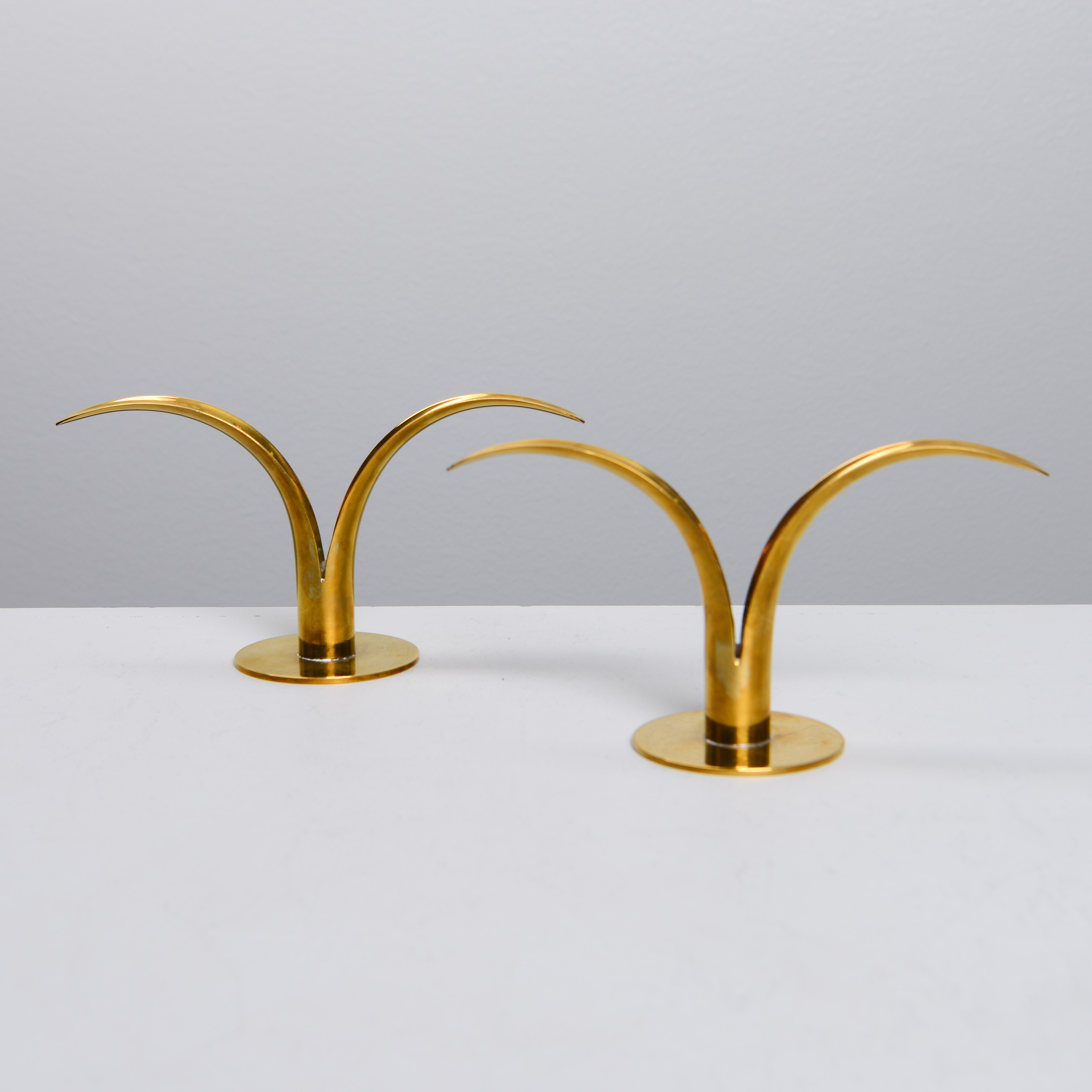 IVAR ÅLENIUS BJÖRK. "Liljan", ljusstakar, ett par, Ystad metall.