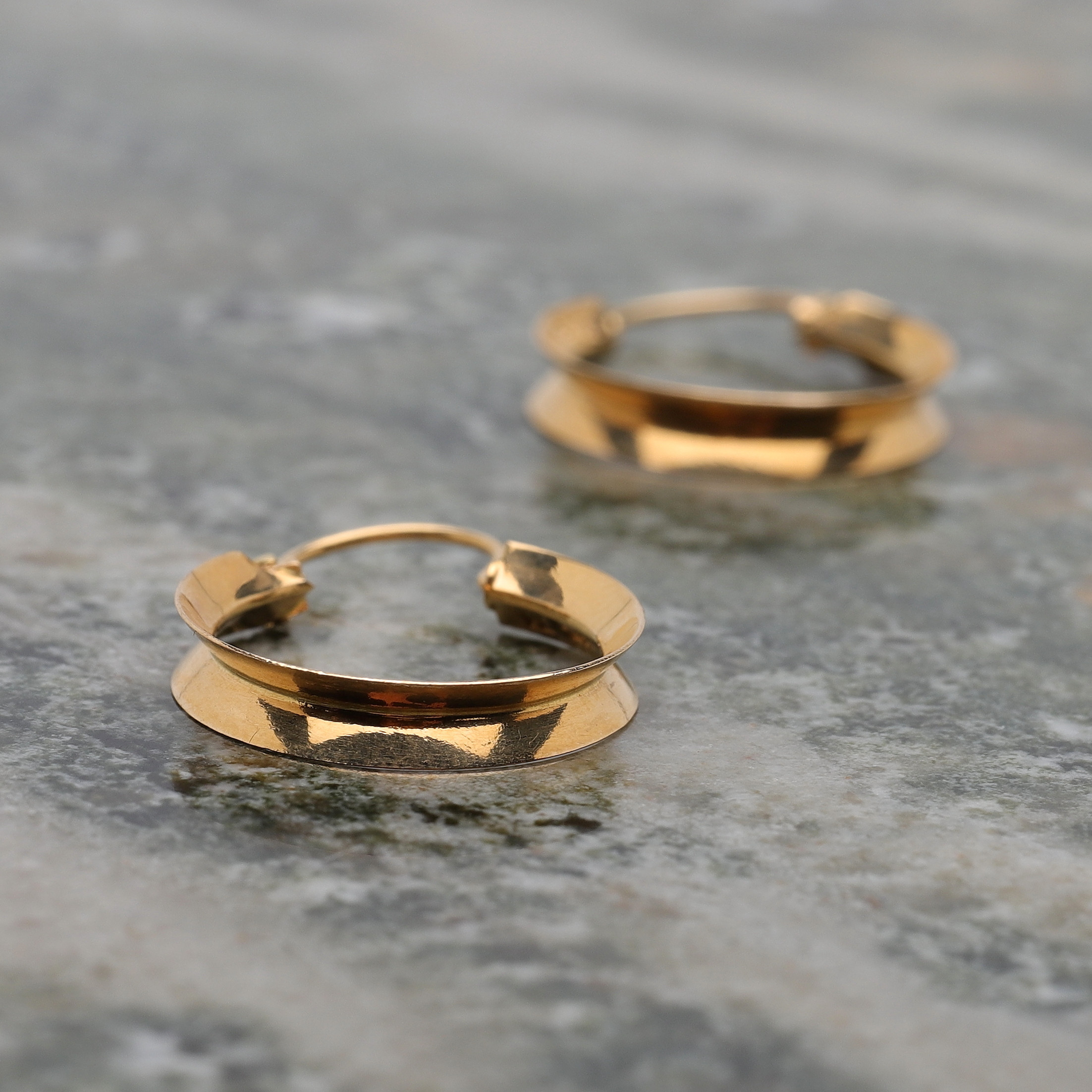 ÖRHÄNGEN, 1 par, 18K guld. Totalvikt ca 1,71 g.