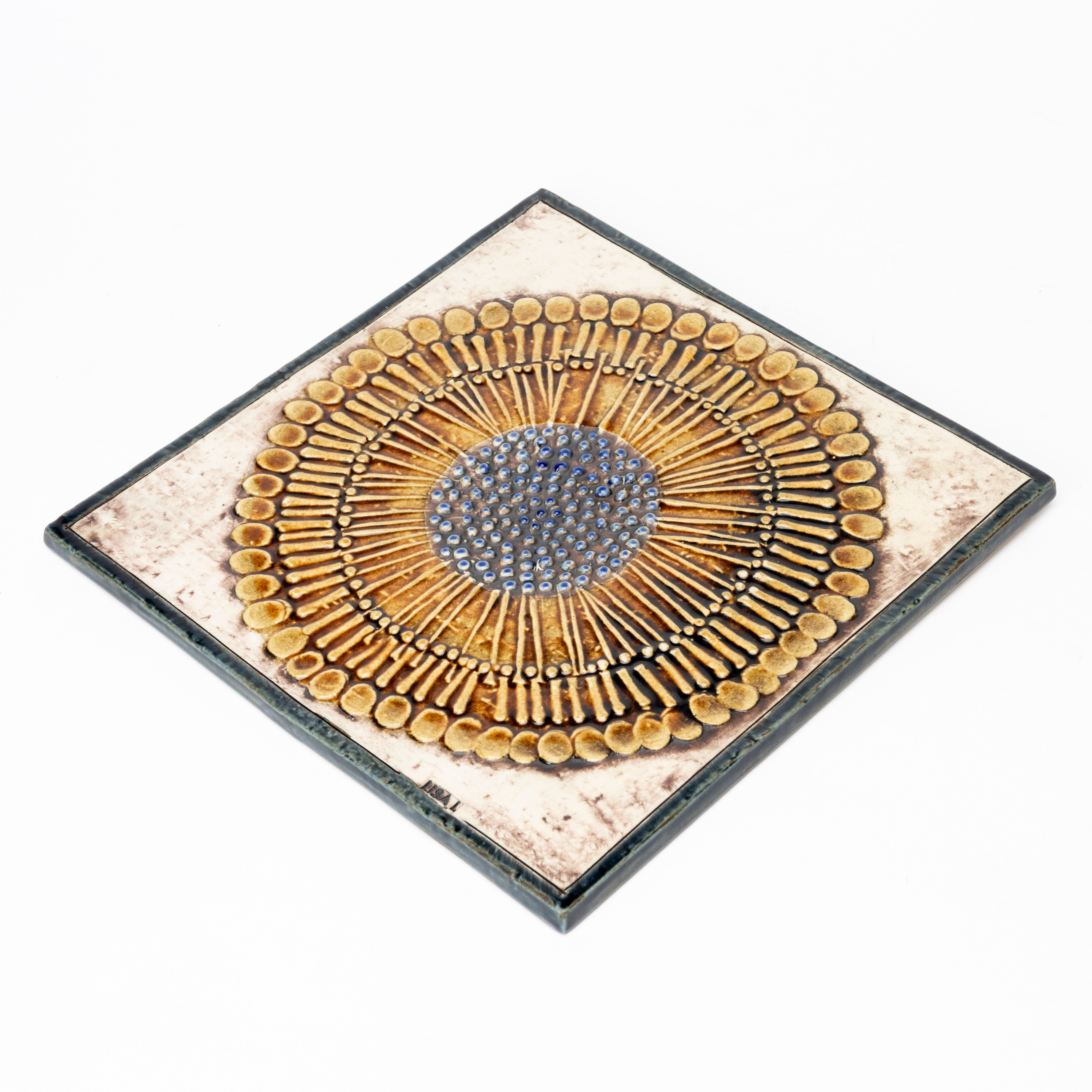 LISA LARSON. Väggrelief, stengods, "Solros", ur serien "Unik", stämpelsignerad, Gustavsberg.