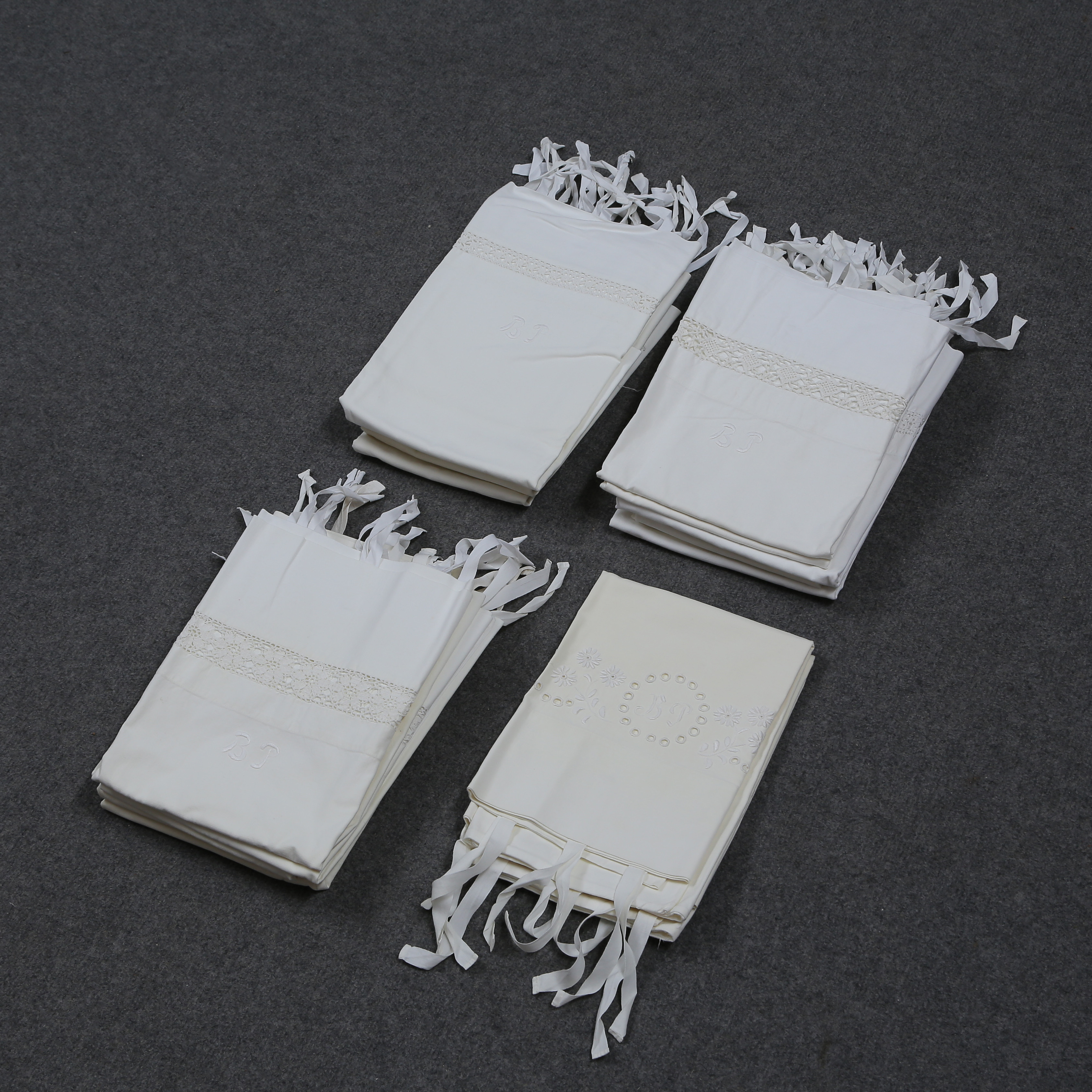 SAMLING ÖRNGOTT I LINNE, 1900-TAL.