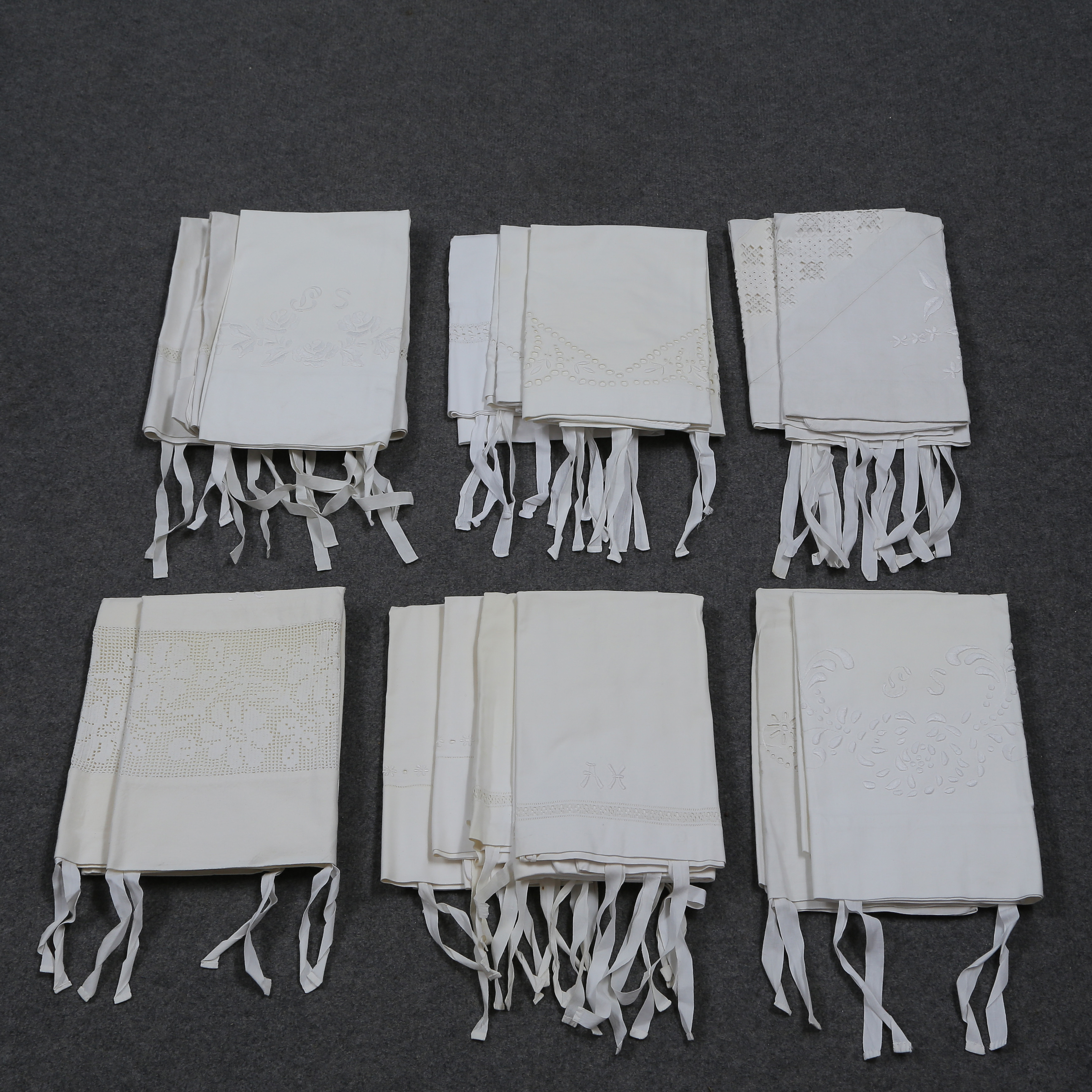 SAMLING ÖRNGOTT I LINNE, 1900-TAL.