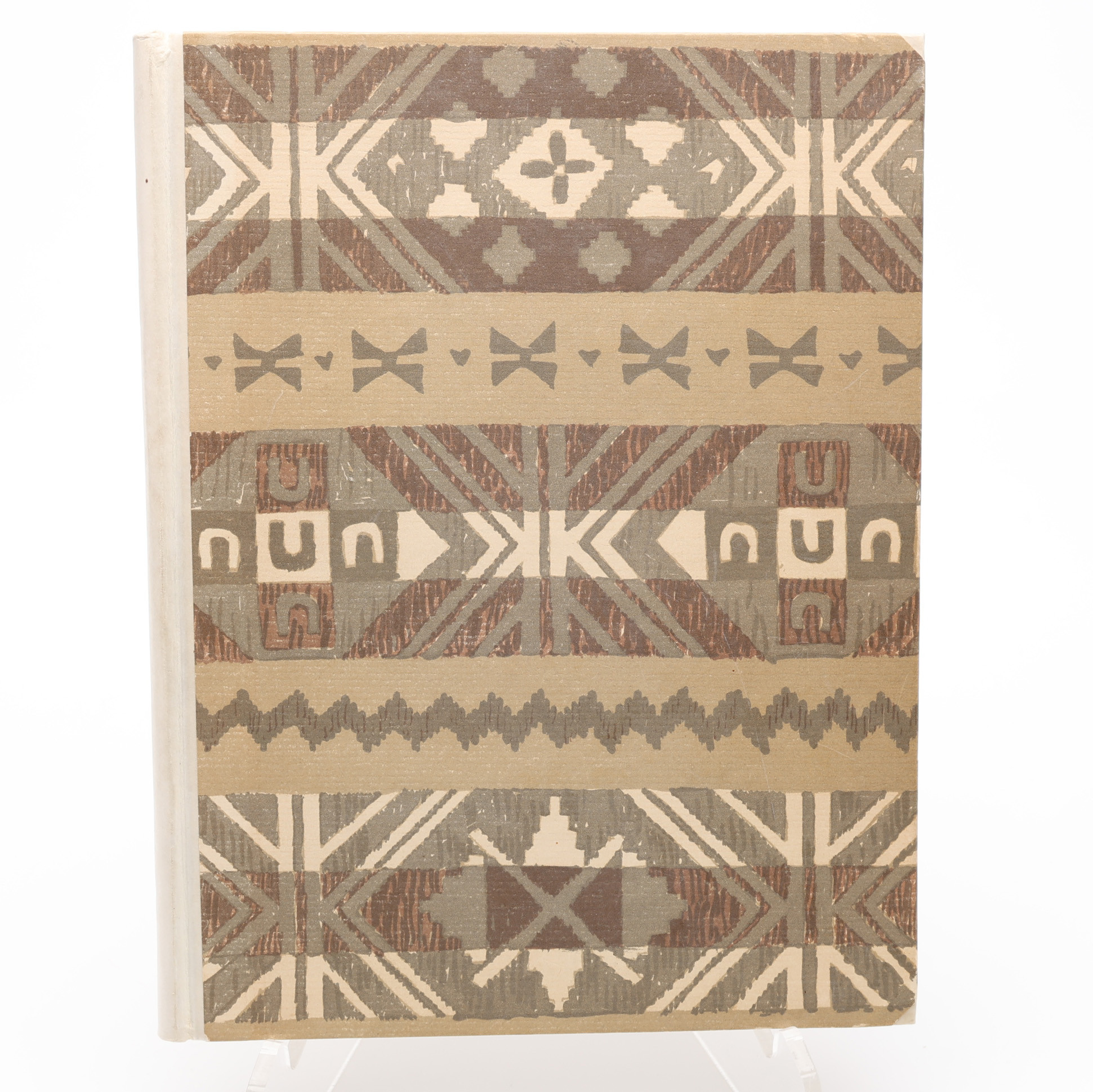 BIBLIOFILI. BIBLIOFIL UTGÅVA OM HEBRIDERNA MED SIGNERAD FÄRGLITOGRAFI AV ROLAND SVENSSON. NR. 56 AV 160 EXEMPLAR.