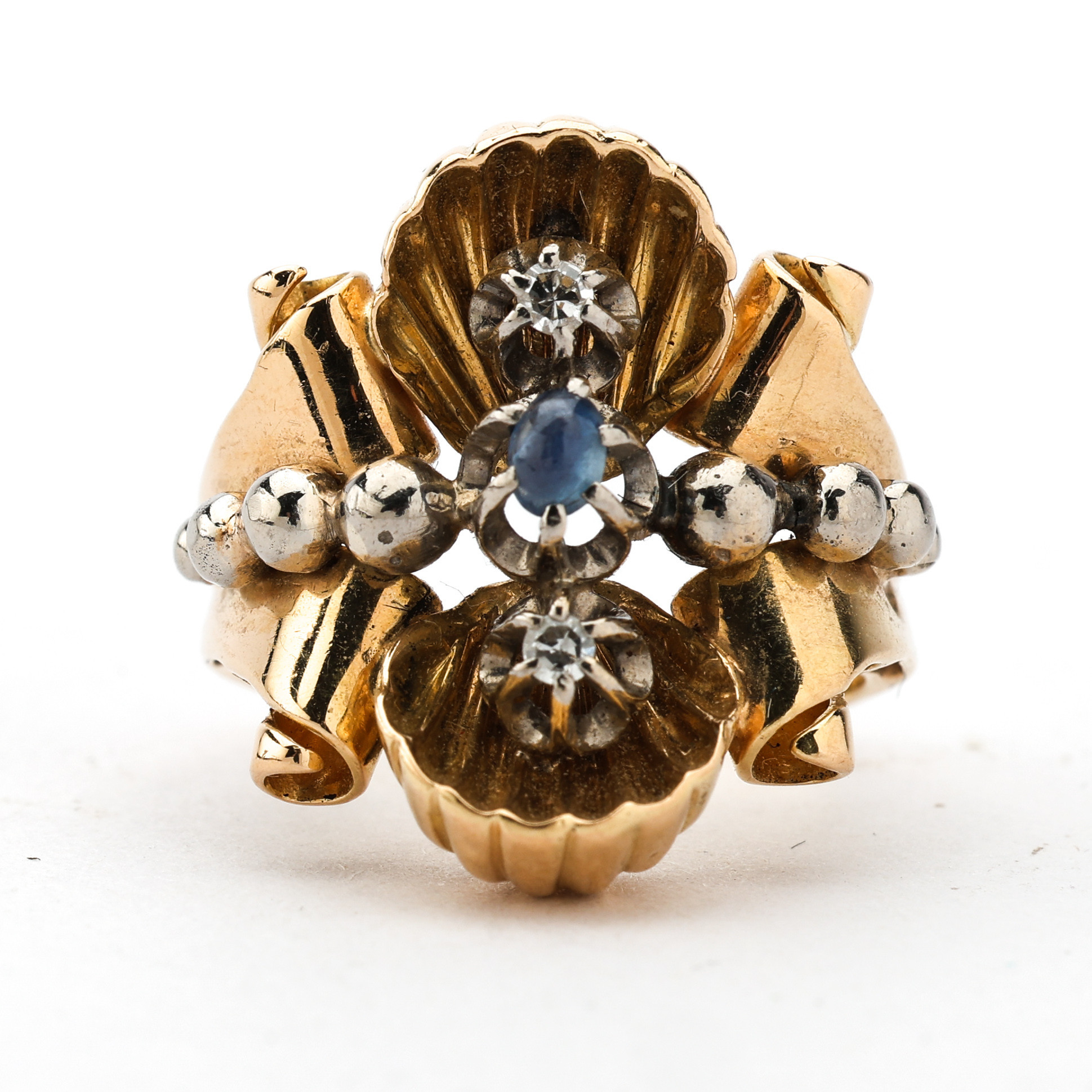 RING, 18K Guld, cabochonslipad safir, 2 slipade diamanter totatl ca 0.06 ct. W/PI, Juvelfabriken AB, Stockholm, 1940-tal.