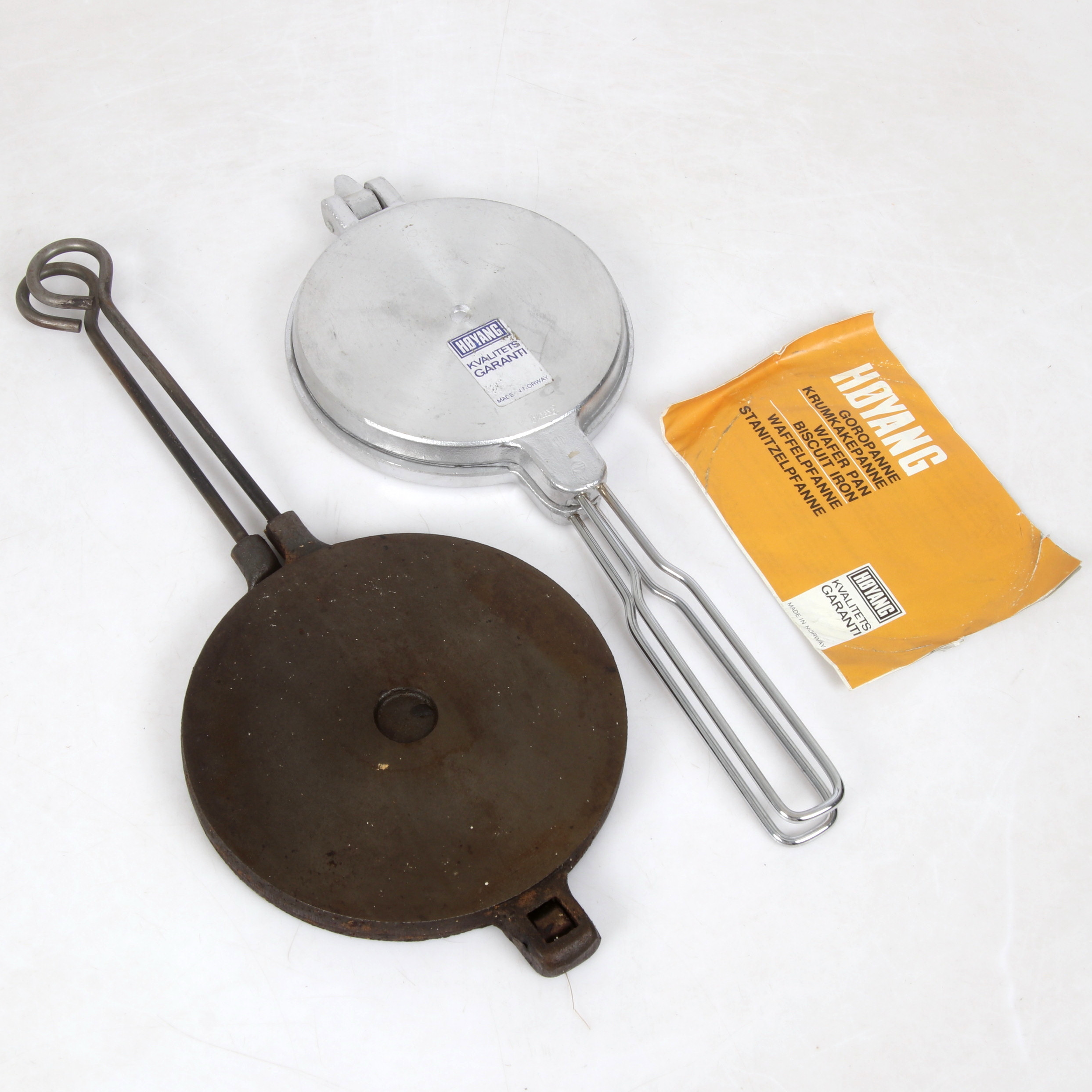 RÅNJÄRN, 2 st, metall. Bl.a. Høyang, Norway. 1900-tal.