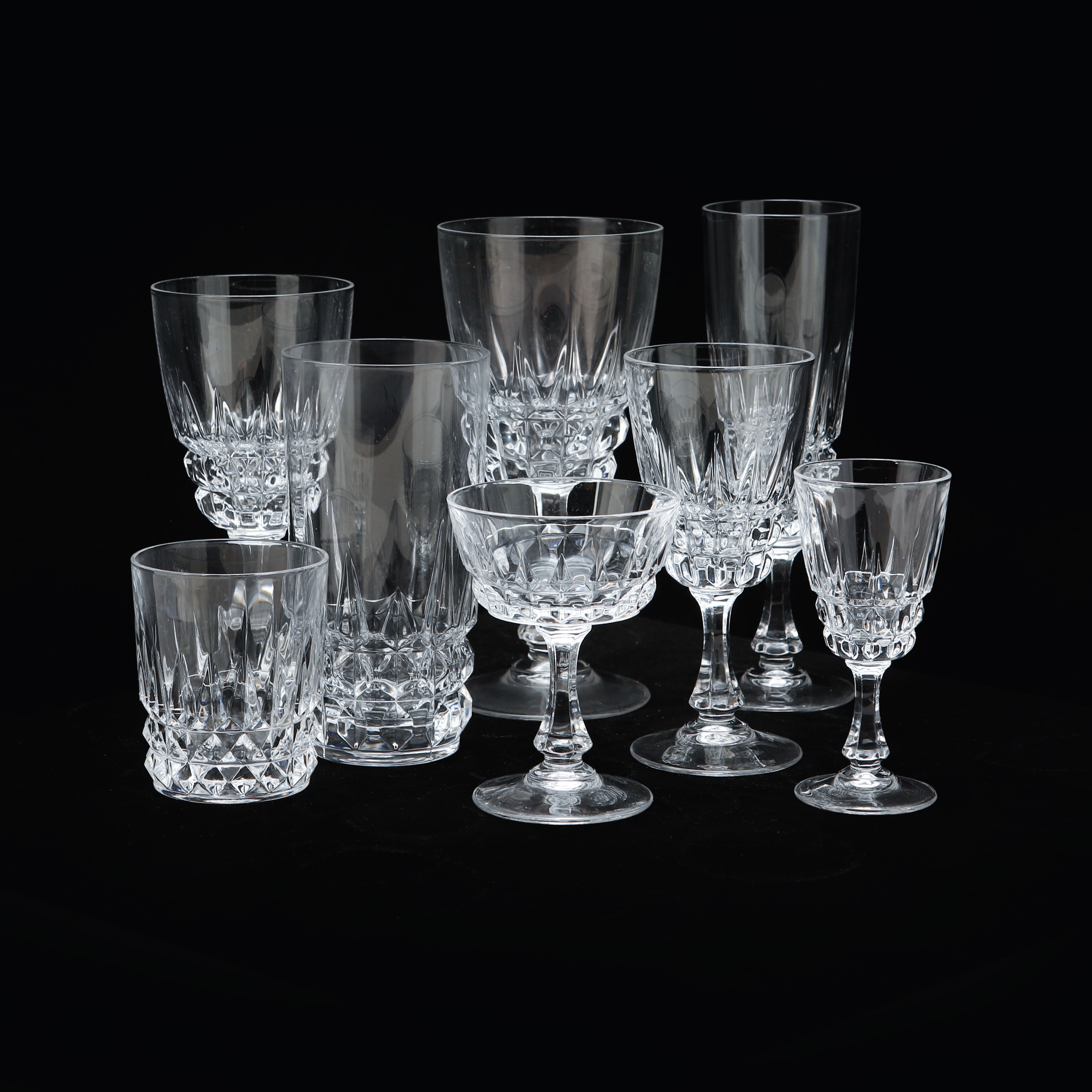 GLASSERVIS, 121 delar, "Pompadour", Cristal d'arques.