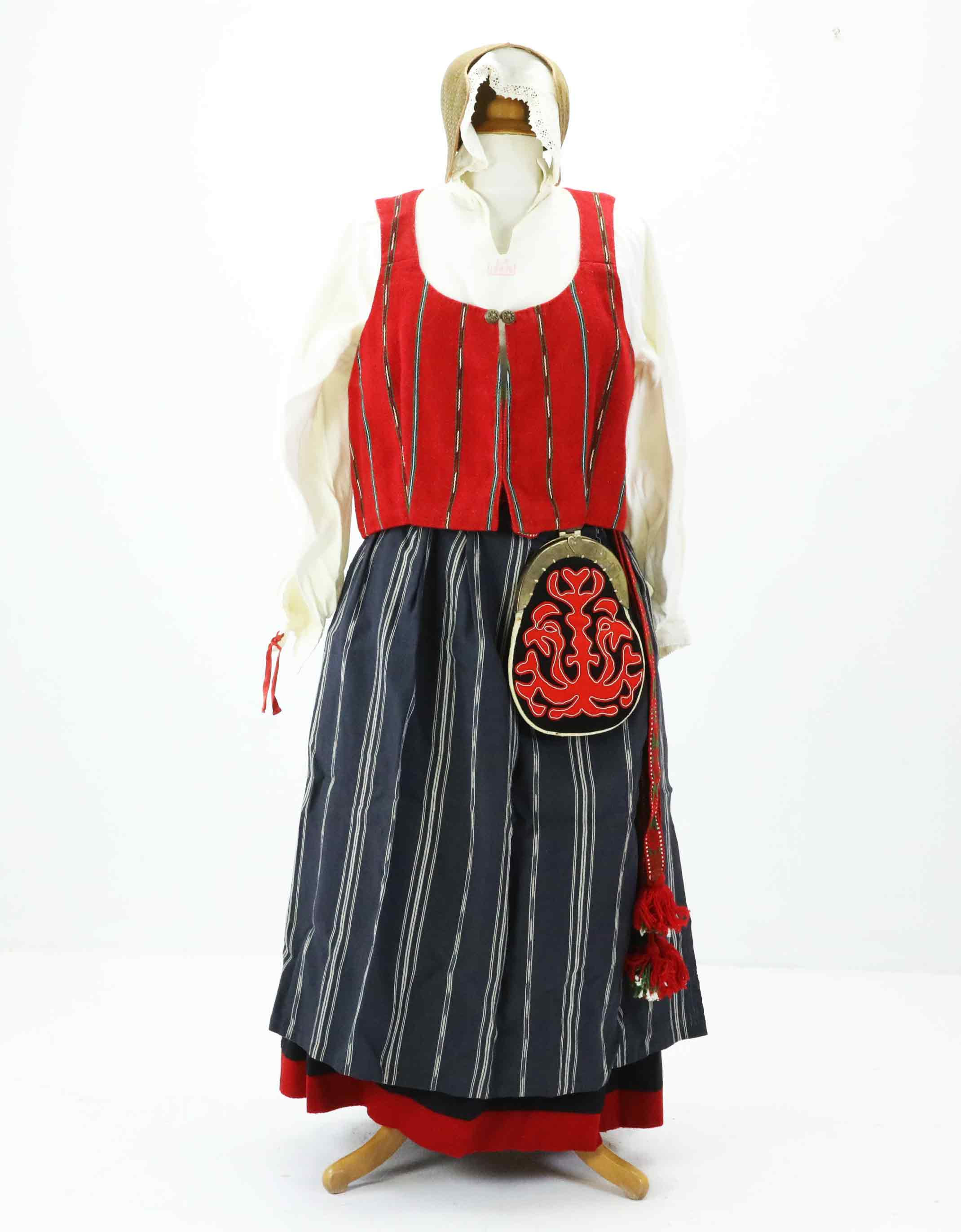 FOLKDRÄKT, dam, Bjuråker, Hälsingland, 1960/70-tal.