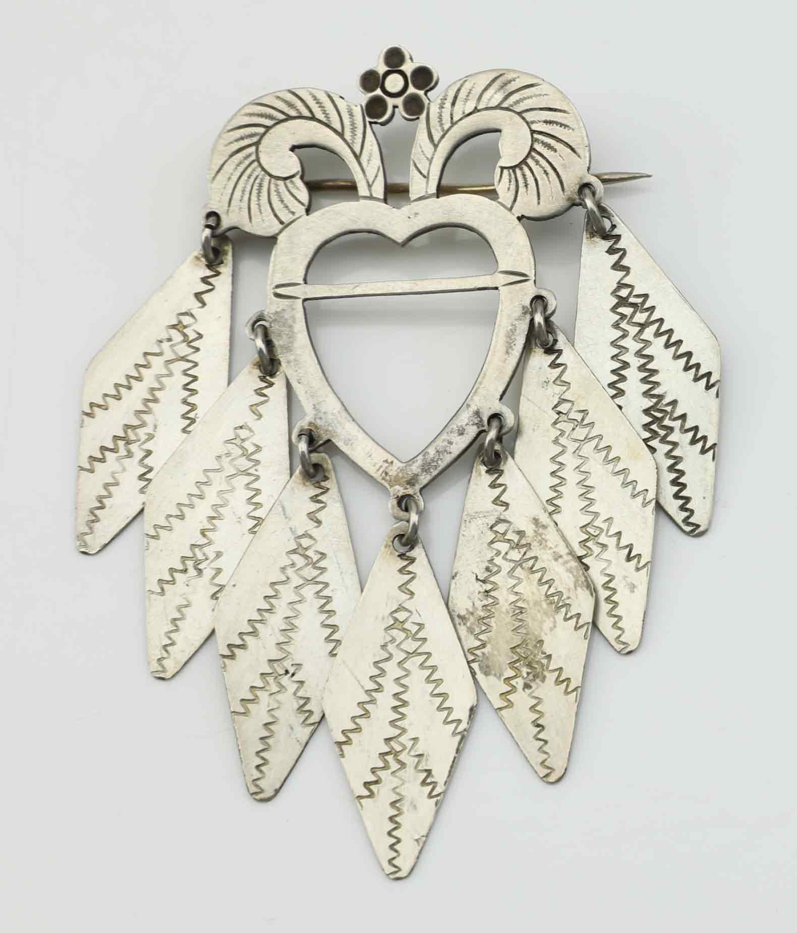 DRÄKTBROSCH, sk lövapänne, silver, Guldsmed Petersson, Bollnäs, 1956.
