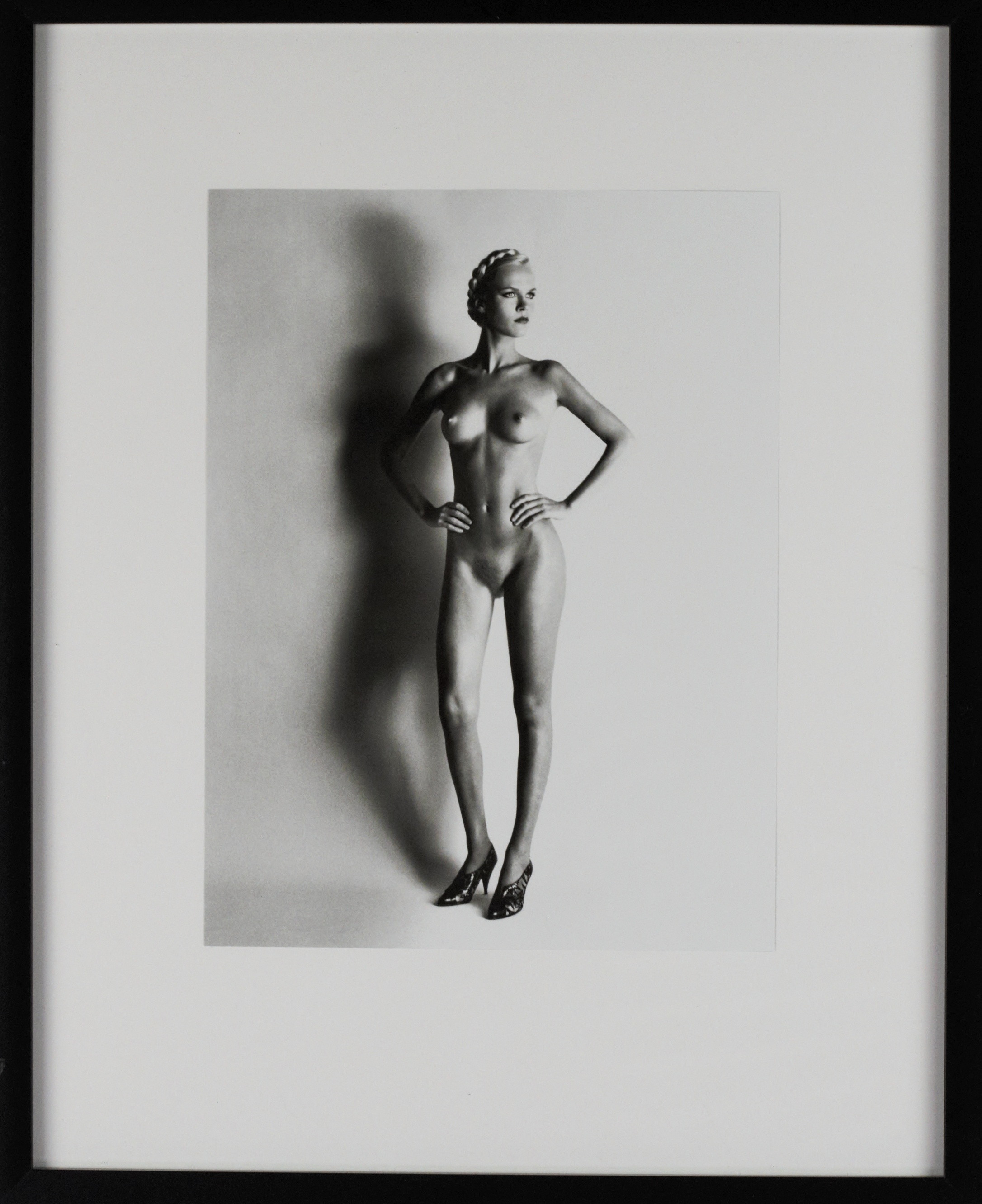 HELMUT NEWTON. Offsettryck, efter "Big nude I", Paris, 1980.