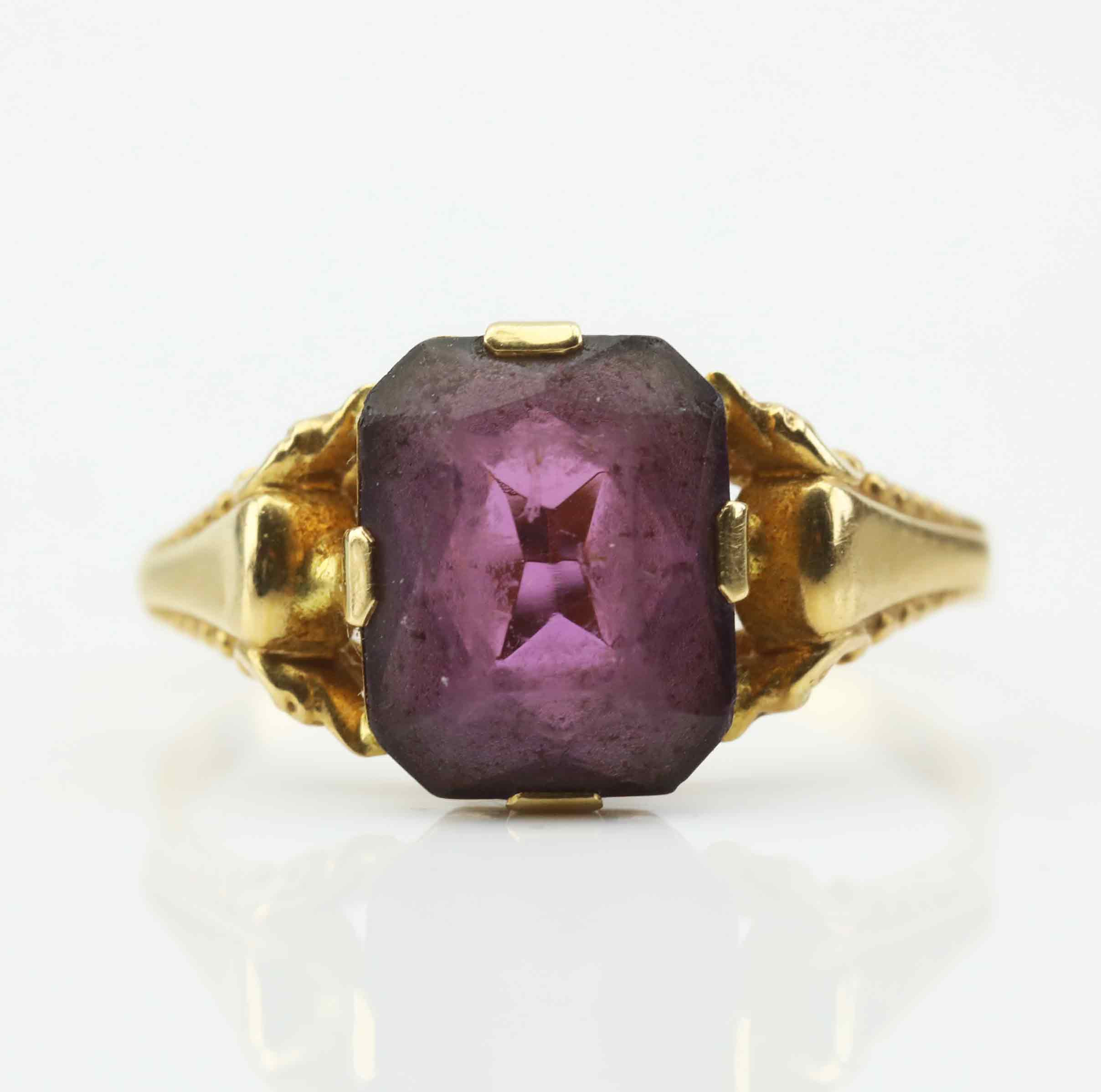 RING, lilla spinell, guld 18k, Knut & Eric Carlson, Göteborg, 1953.