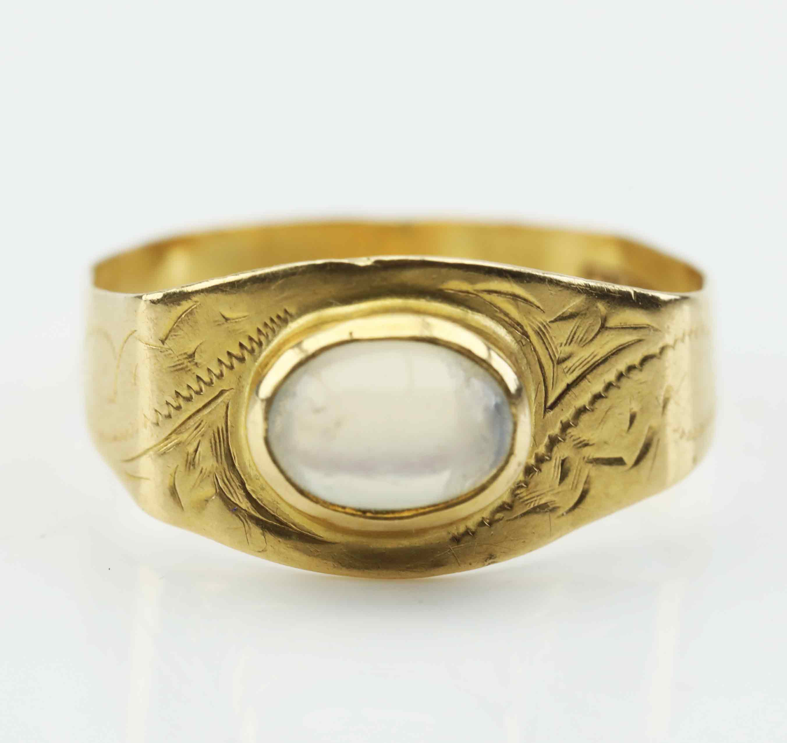 RING, cabochonslipad månsten, guld 18K, Dahlströms Guldsmedsaffär Eftr Jo, 1960.