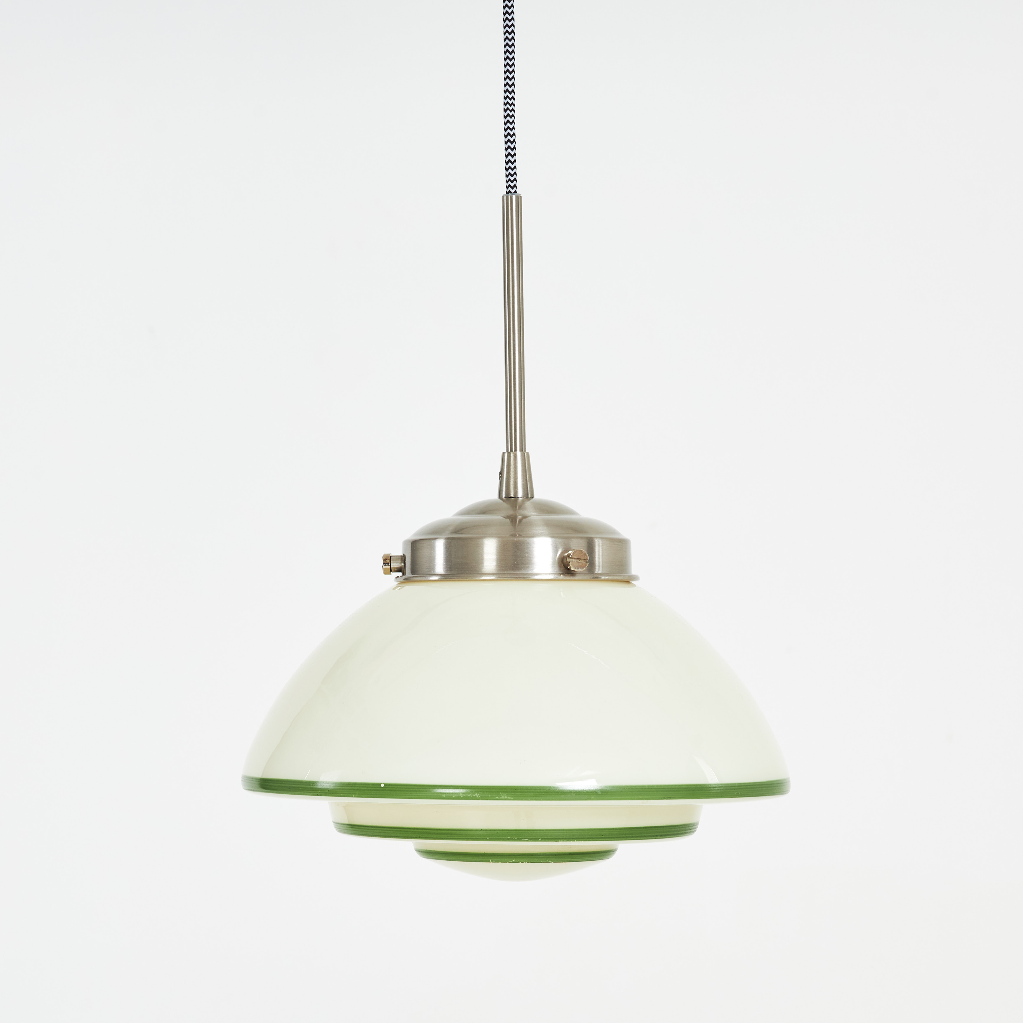 TAKLAMPA. 1930-40 tal, varmtonat underfångsglas, bemålad linjerad dekor i grönt.