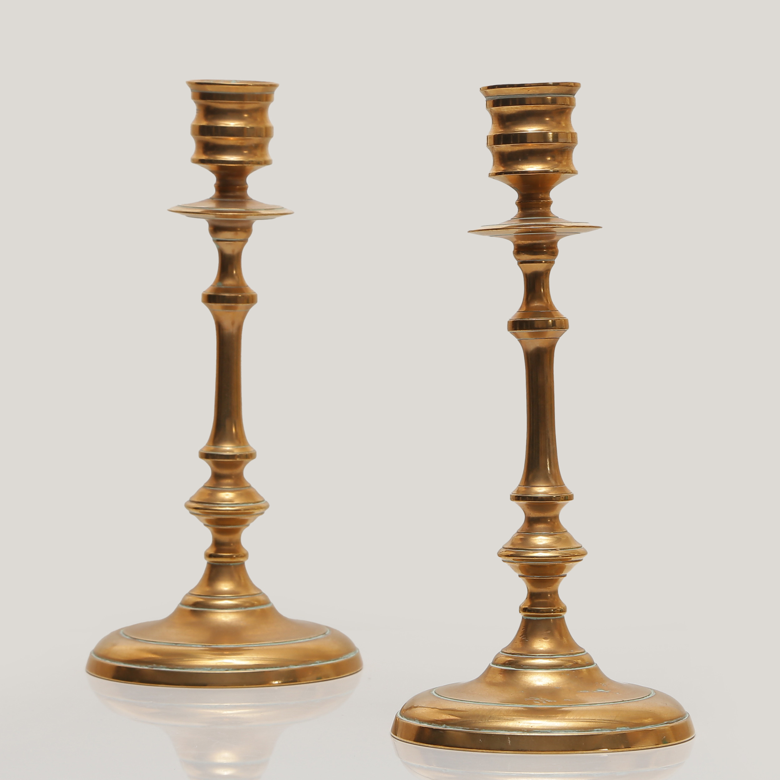 PARET LJUSSTAKAR, MÄSSING, GUSUMS BRUK 43.