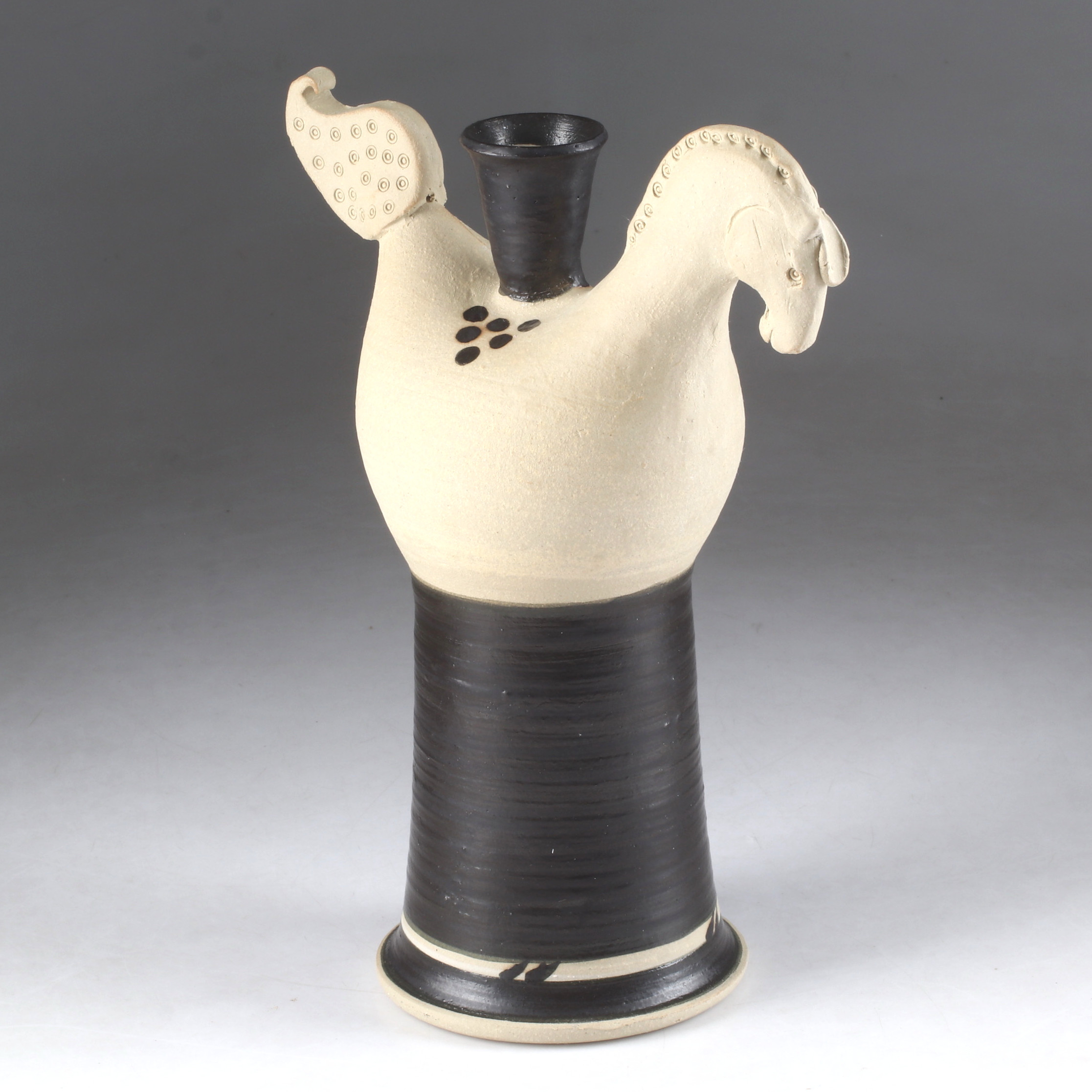 MARGARETA ERWALD. Ljusstake i form av häst, keramik, signerad.