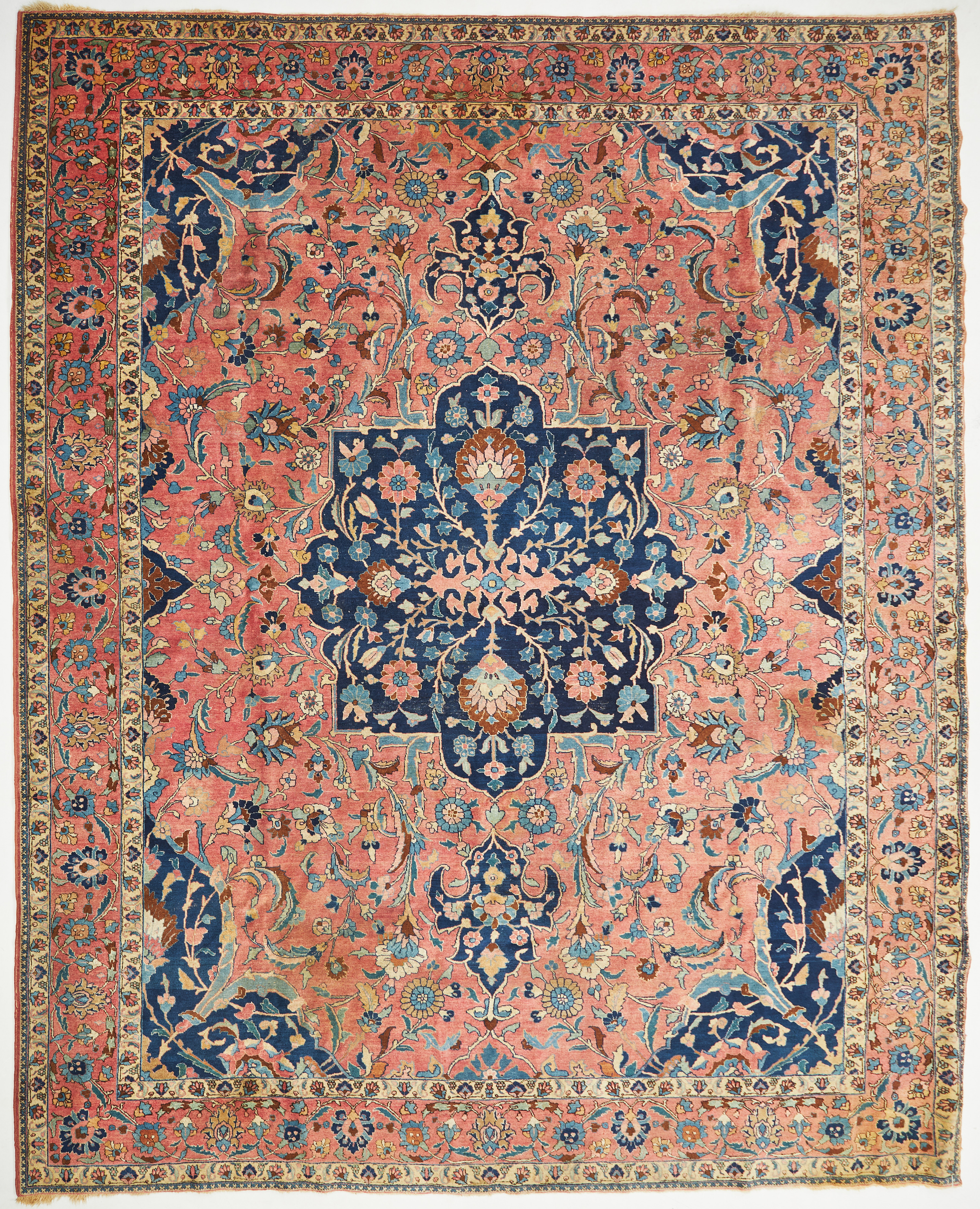 ORIENTMATTA. Persien, semiantik, ca 383x294 cm.