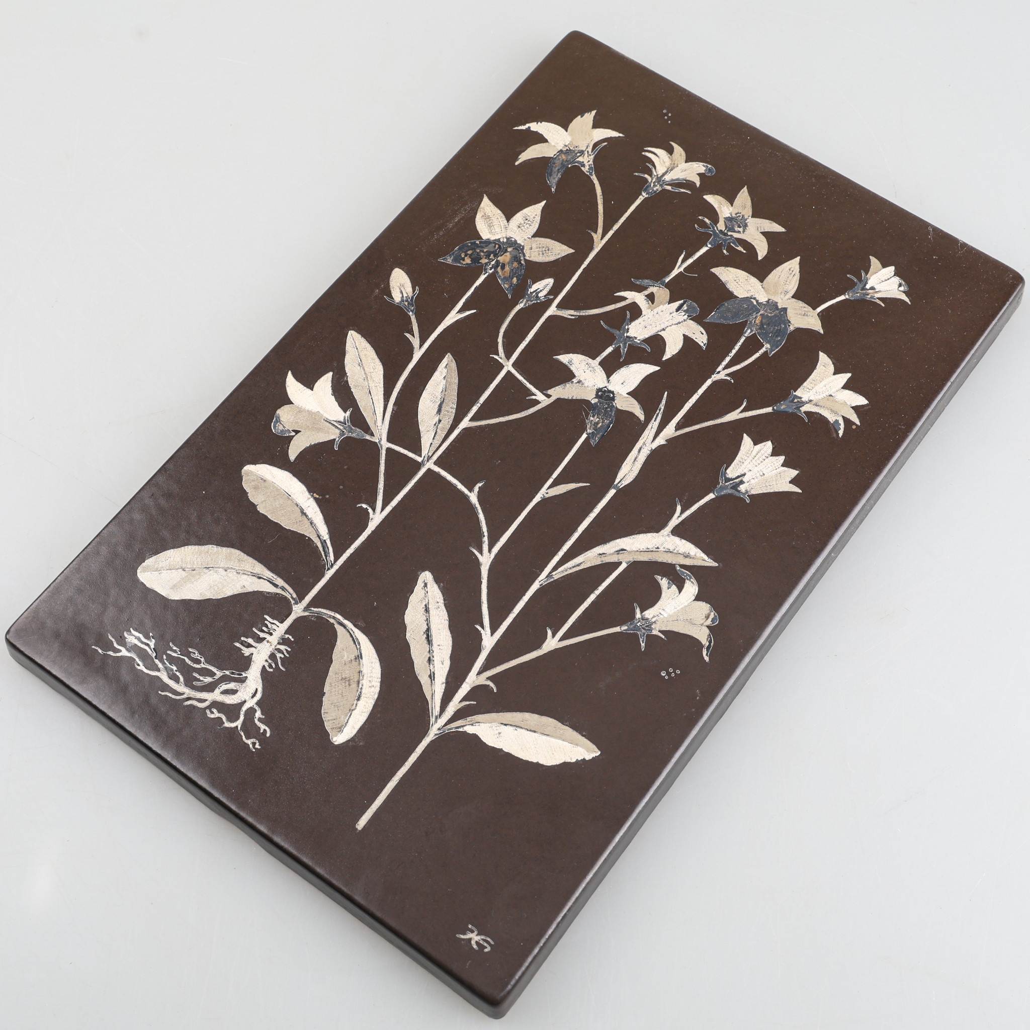 HEINZ ERRET. VÄGGTAVLA, keramik, Gustavsberg, Dalarna, Ängsklocka, 1900-tal.