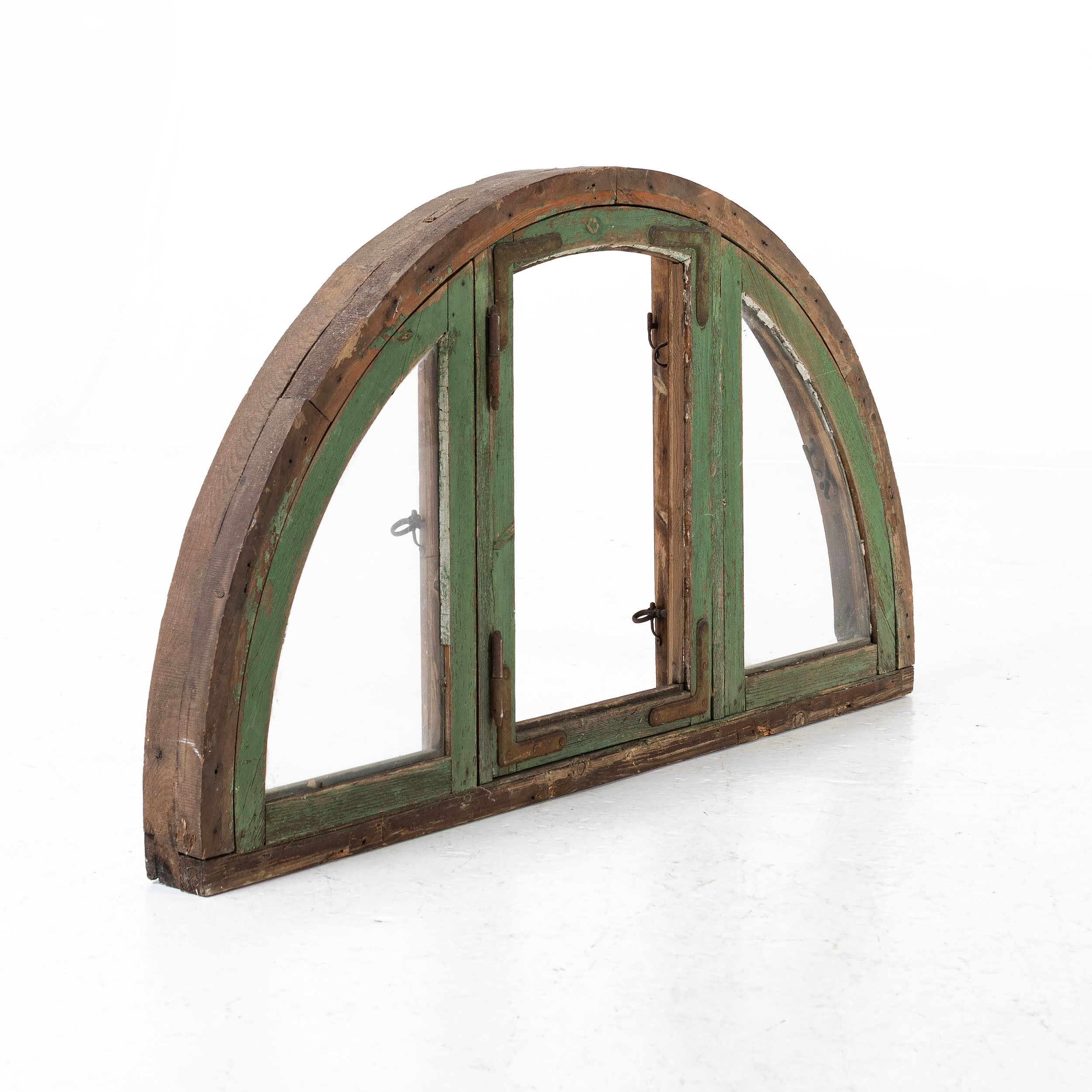 FÖNSTER, halvmåne, 1900-talets början.