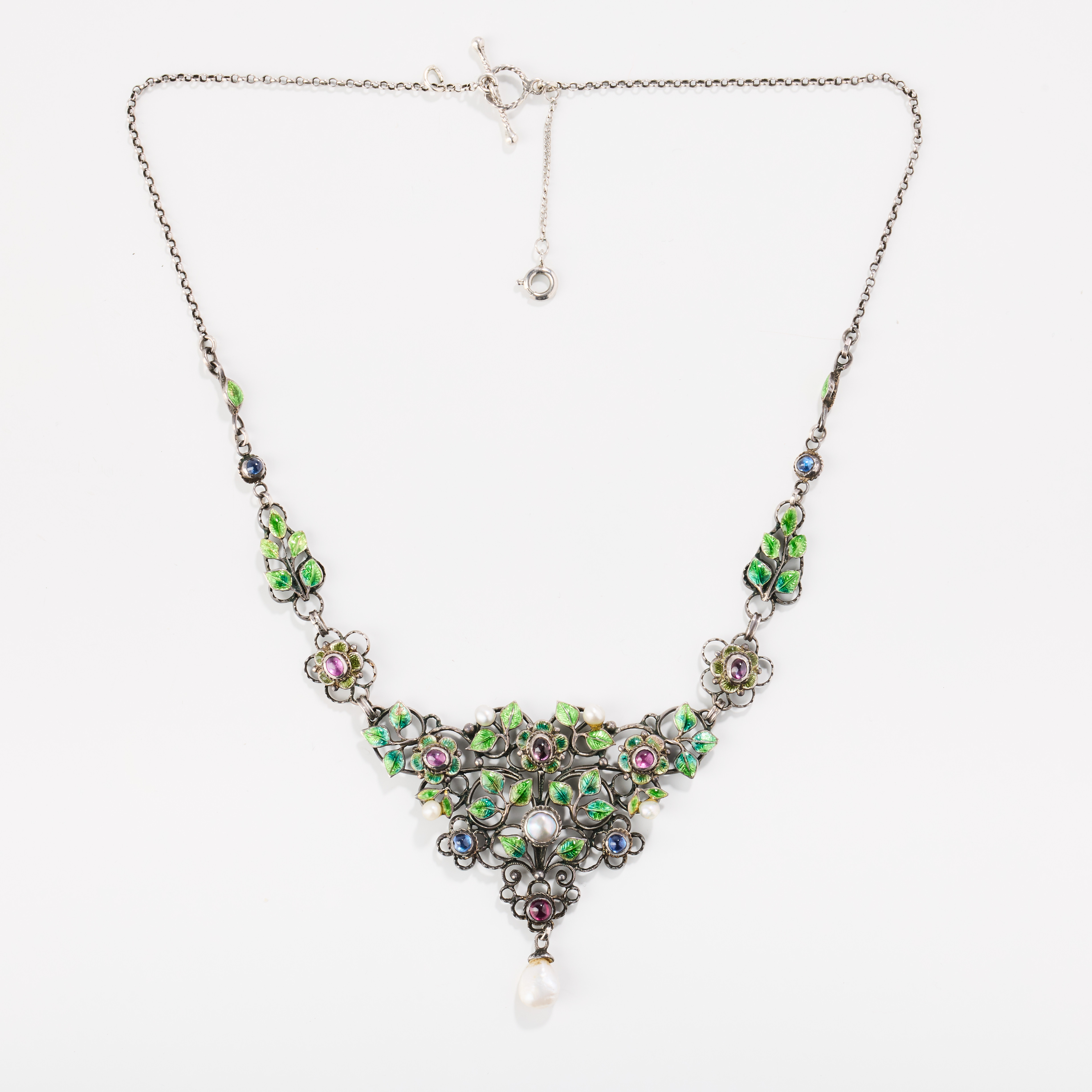 COLLIER, silver, emalj, pärlor, safirer och rubiner, Arts & Crafts, Bernard Cuzner, tillskrivet, England 1900-talets början.