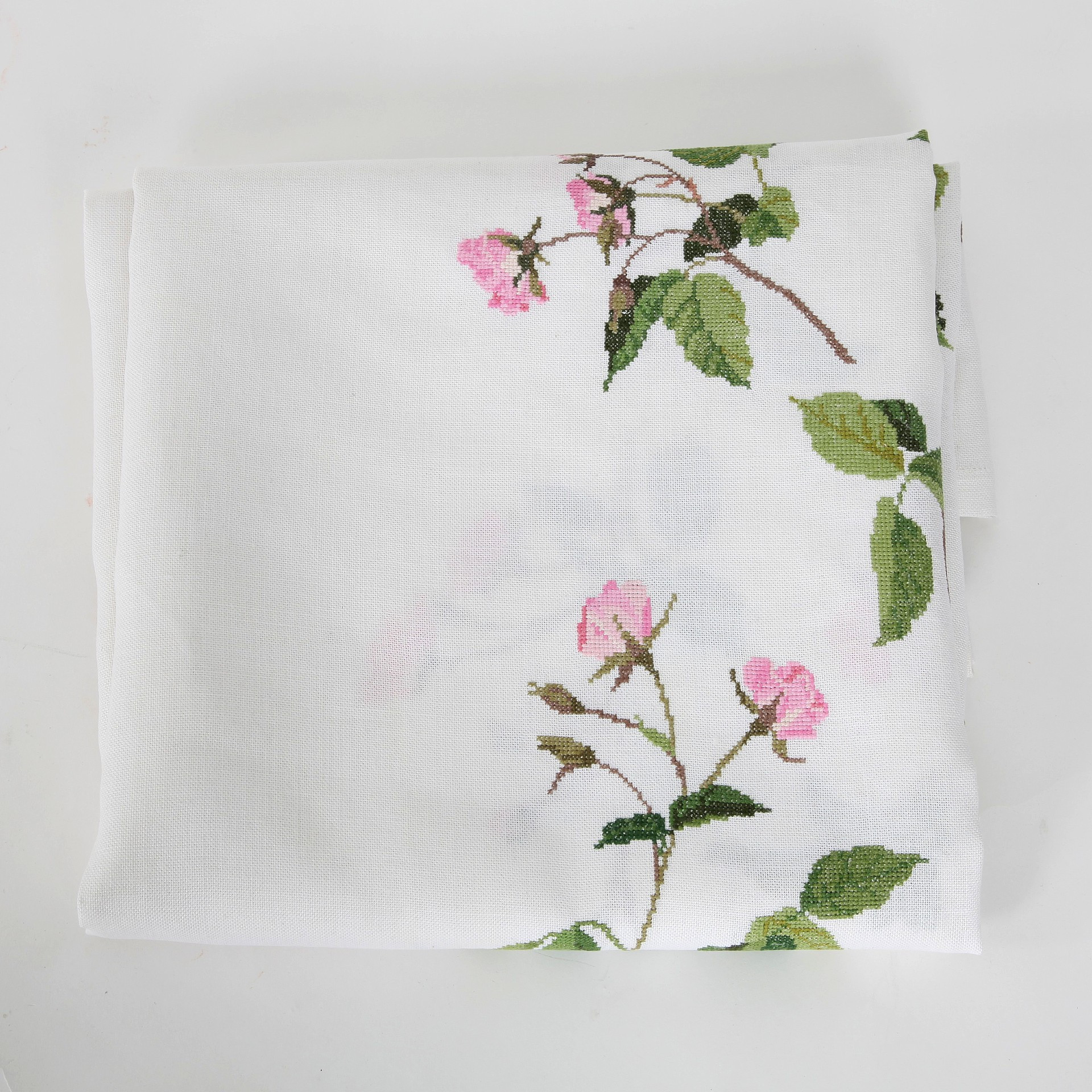 HANDBRODERAD LINNEDUK, 230 x 140 cm, danskt mönster.