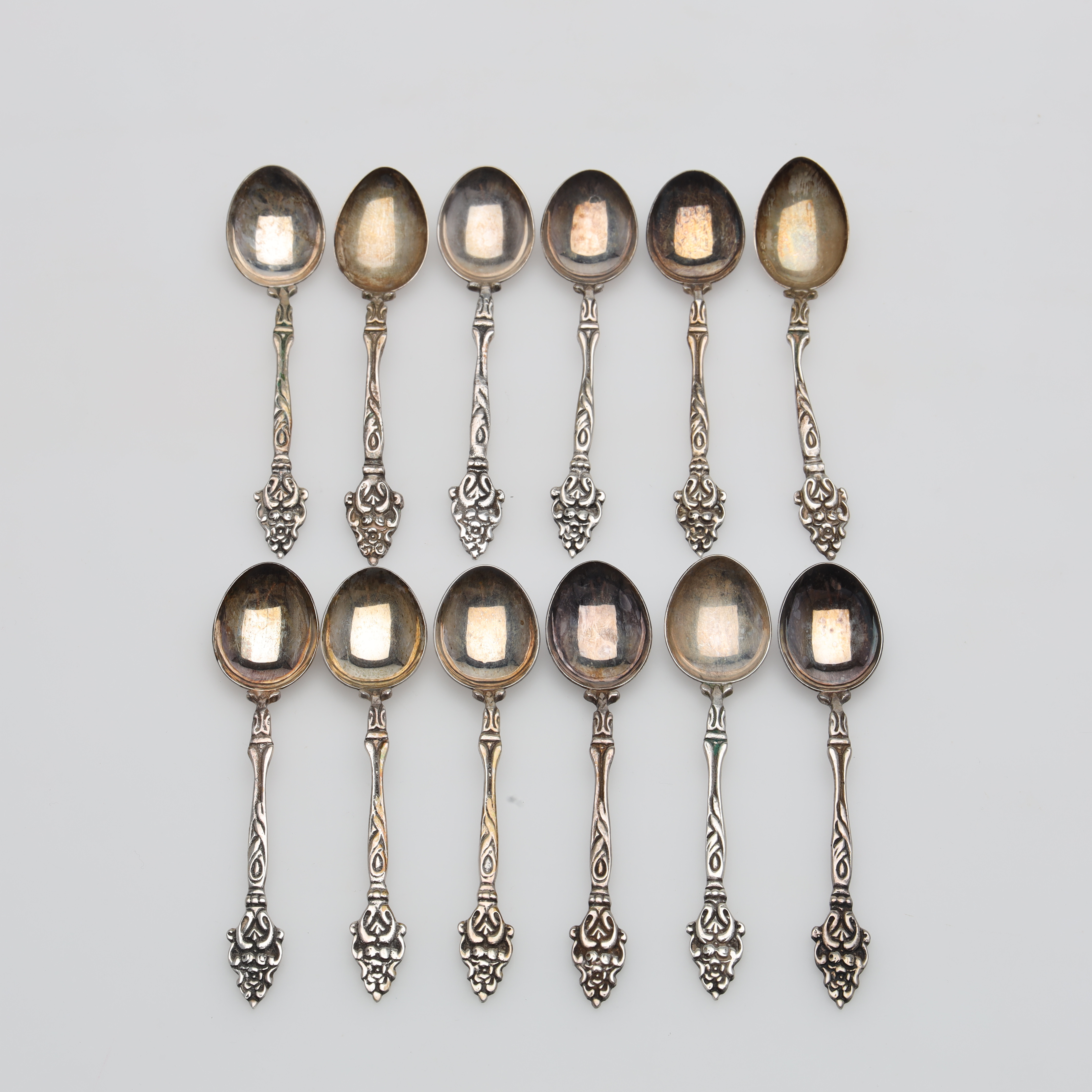 MOCCASKEDAR 12 stycken silver vikt ca 78 gram.