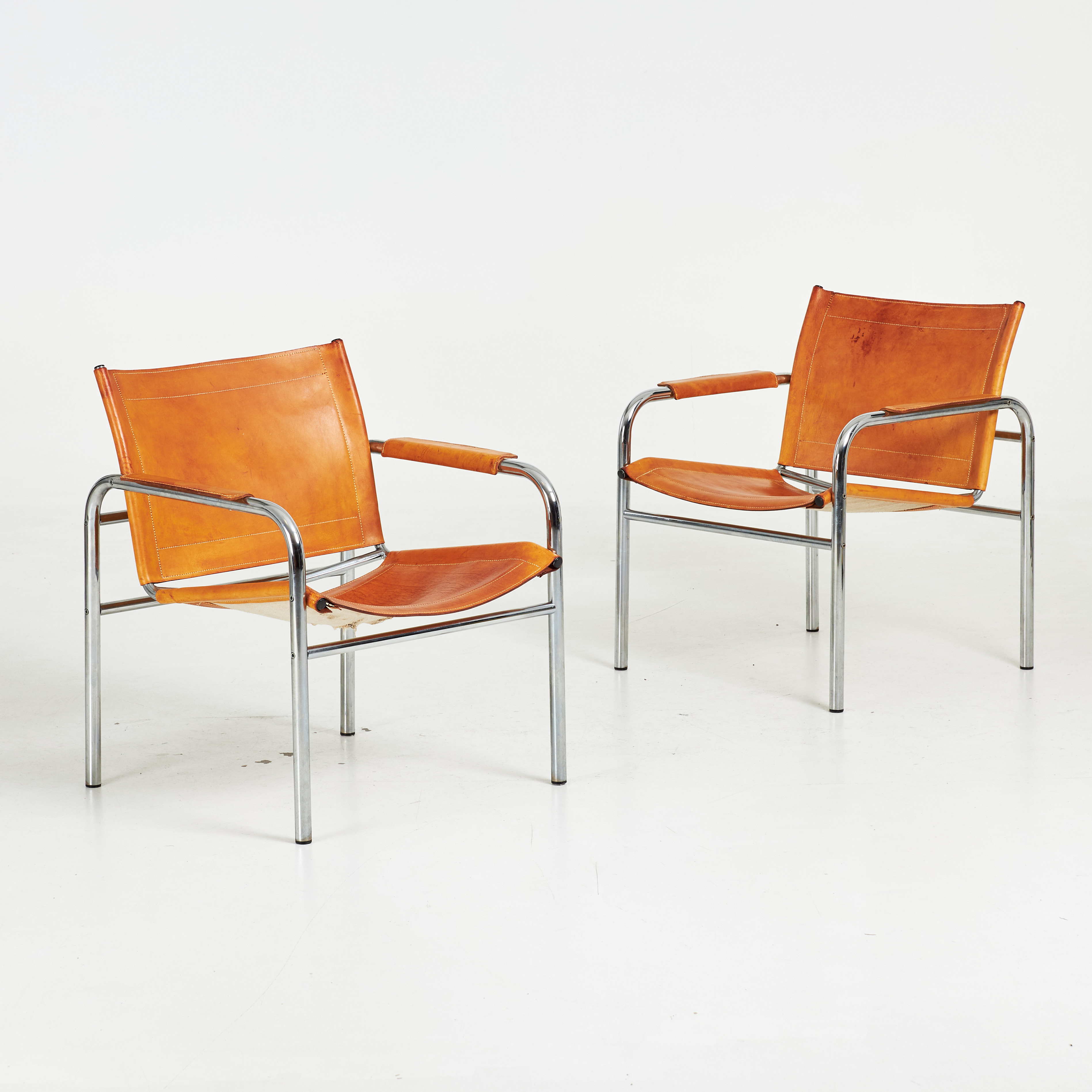 TORD BJÖRKLUND. "Klinte", 1 par, fåtöljer, IKEA, kromad benställning, läder, under med linne canvas.