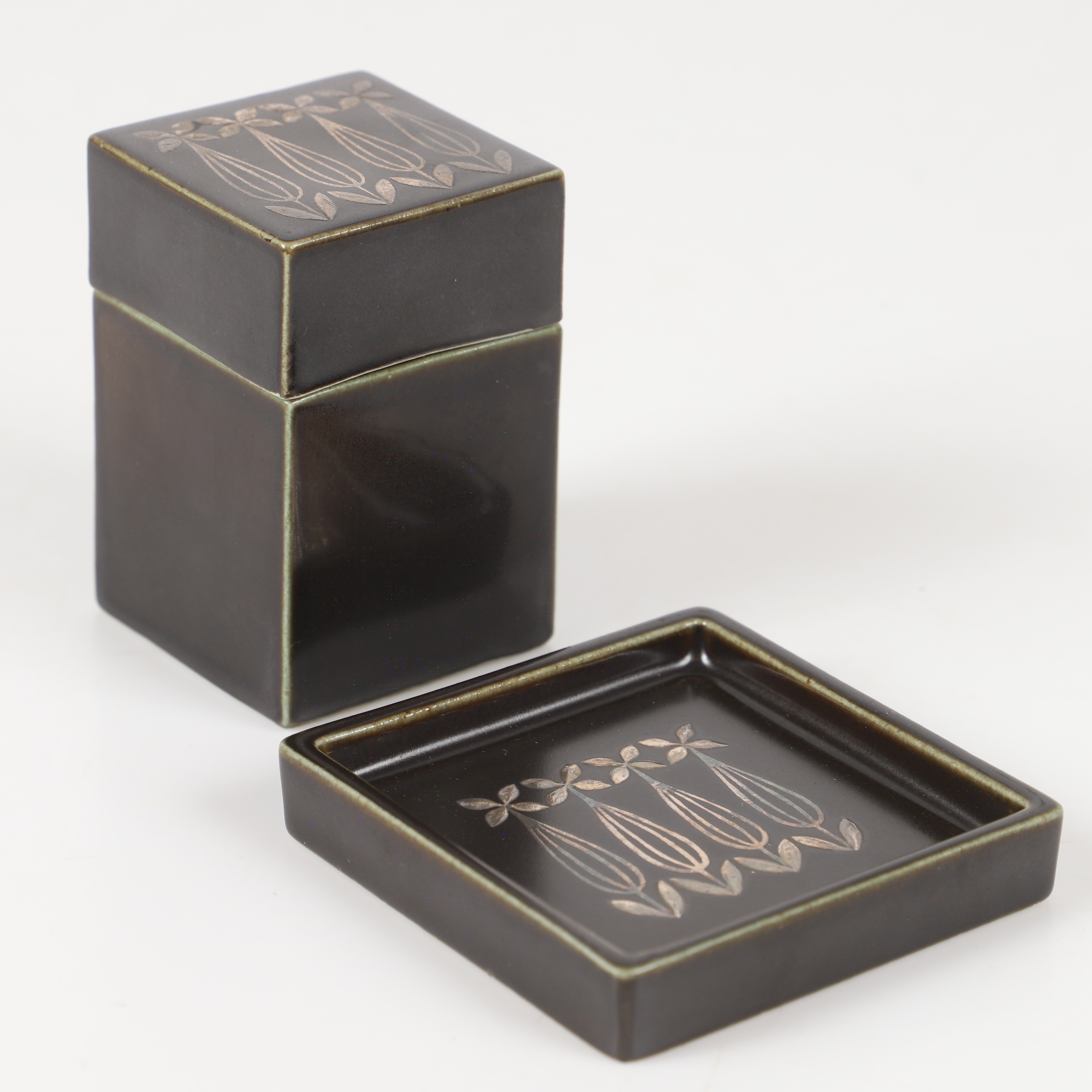 SVEN JONSON. Lockask och fat, 2 delar, facett, Gustavsberg.