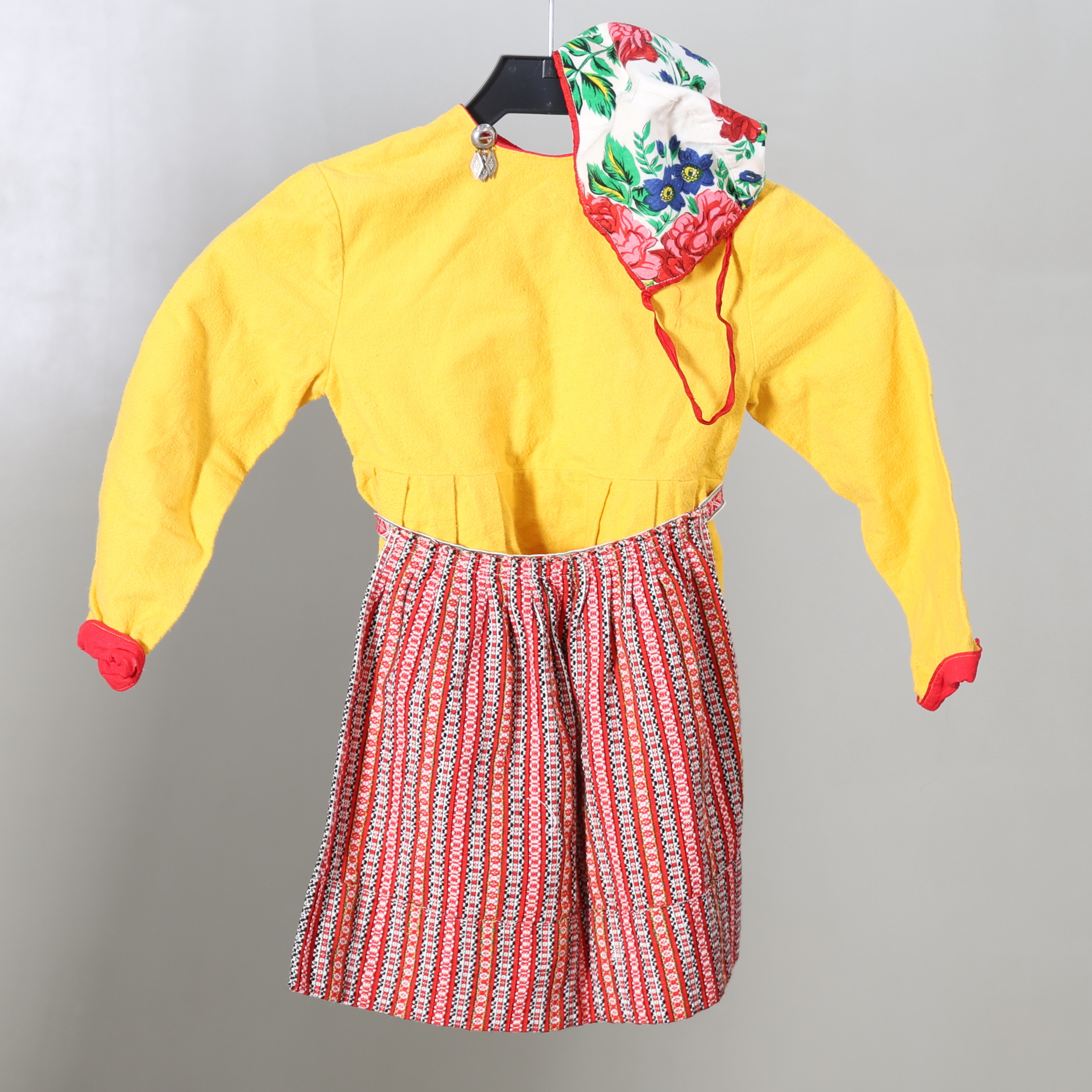 FOLKDRÄKTSDELAR, 4 st, leksandsdräkt för barn.