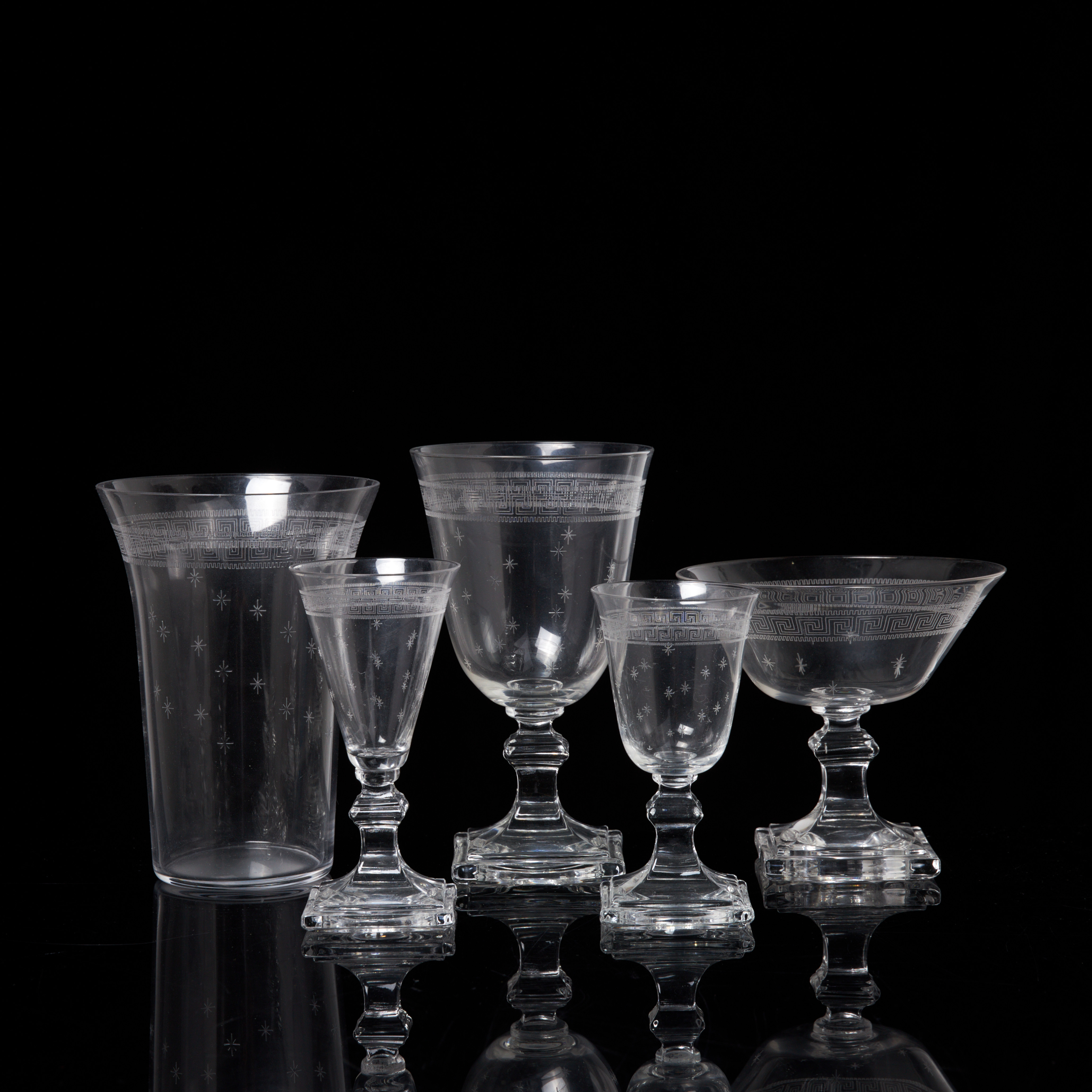 SERVIS. 47 dlr, 1920-30 tal, pantograferad dekor, meanderbård.