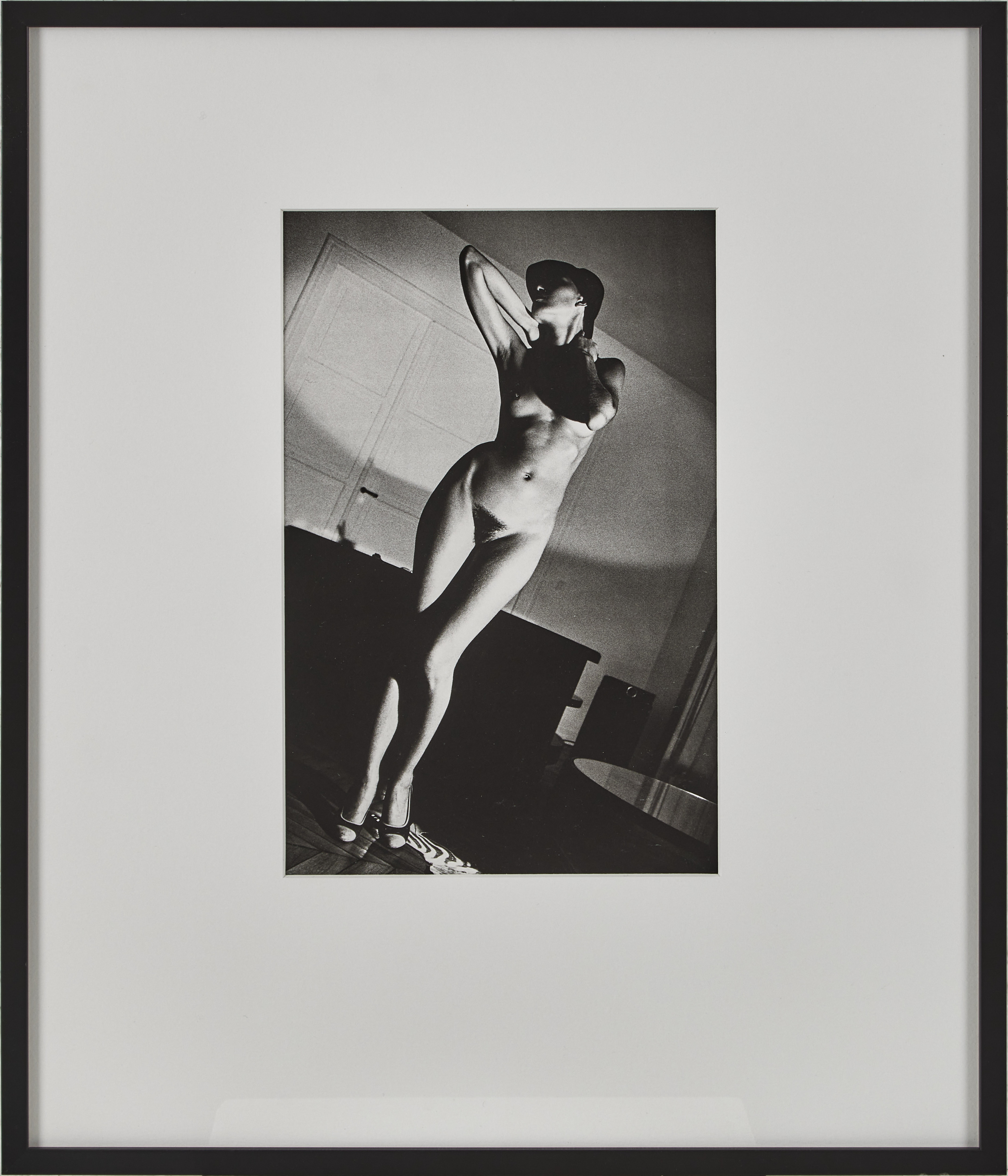 HELMUT NEWTON. Efter, "In my appartment, Paris, 1978", offsetlitografiskt fotografi.