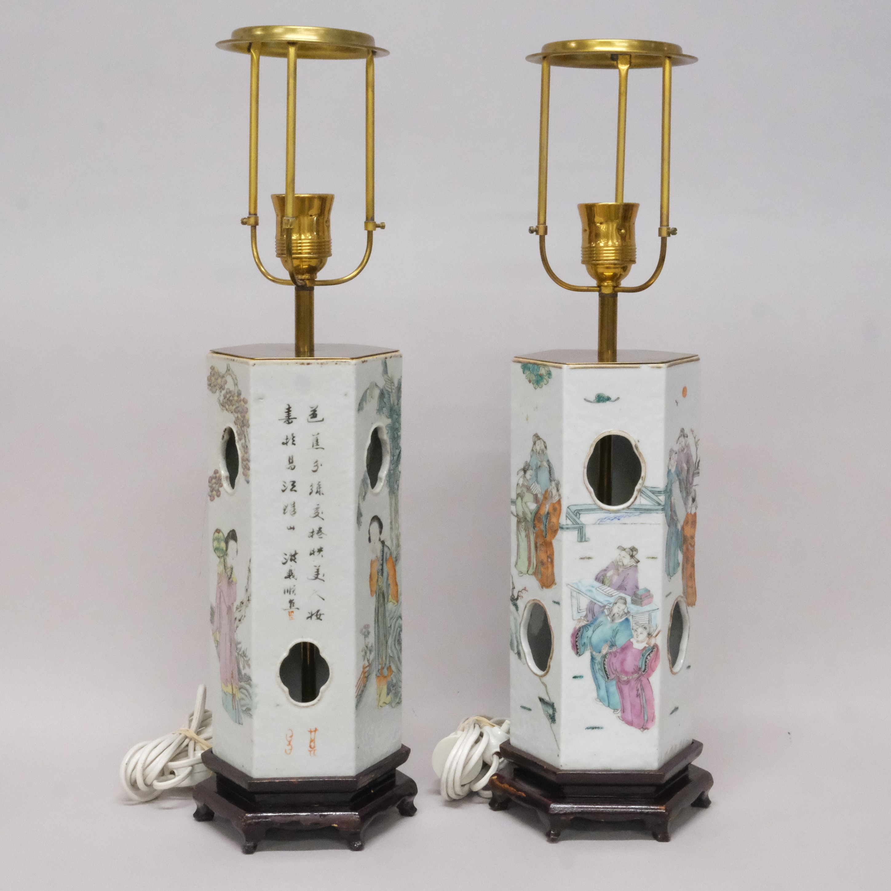 BORDSLAMPOR, KINA, 1800/1900-TAL, TVÅ STYCKEN.