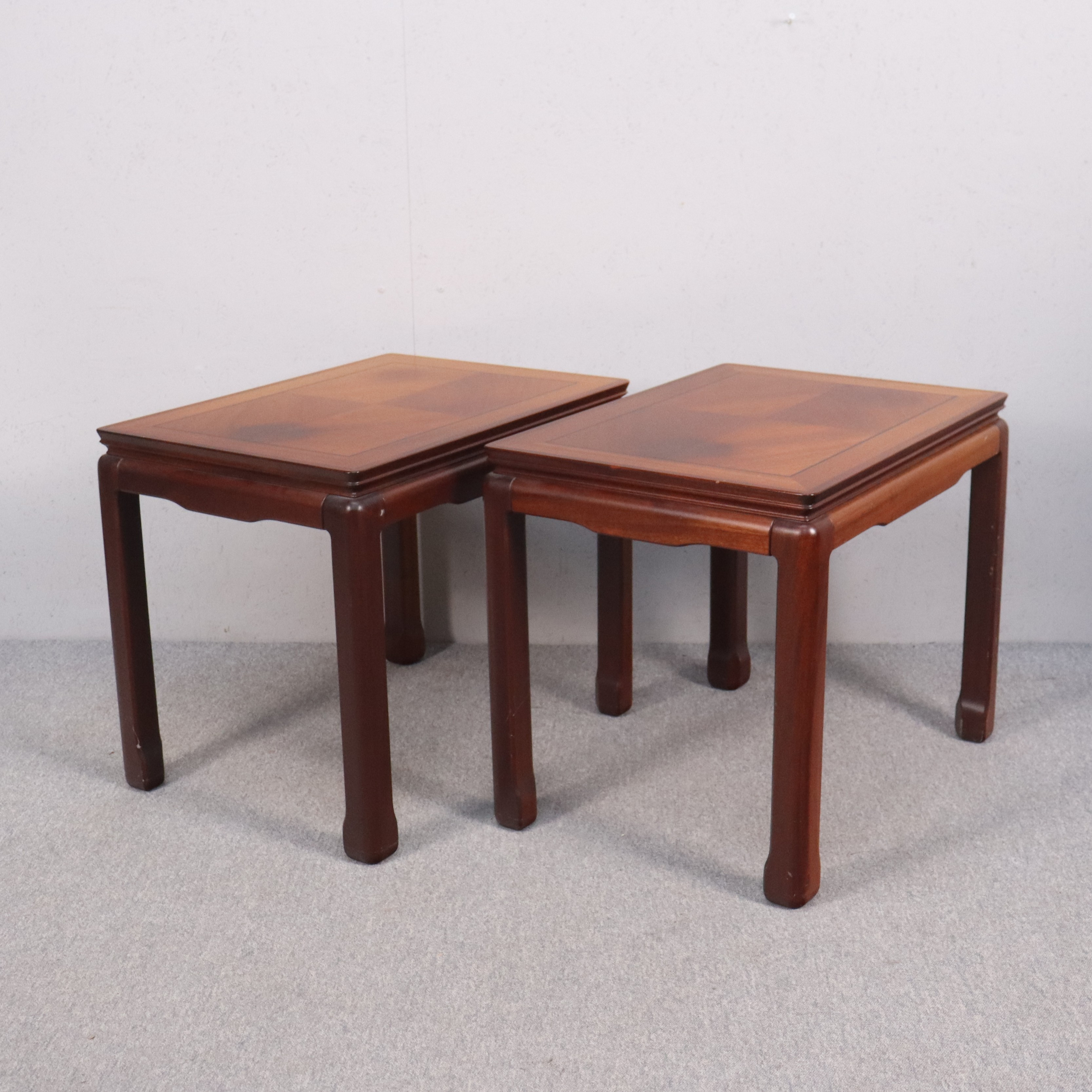 SIDOBORD, orientalisk stil, 1900-talets andra hälft, 1 par.