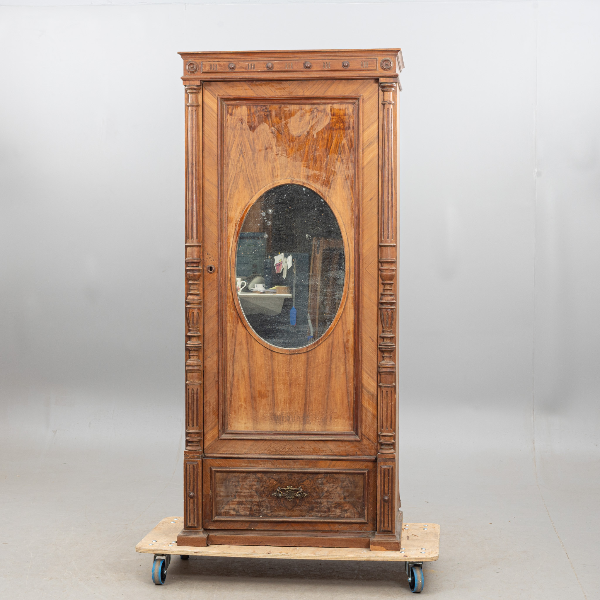 KLÄDSKÅP med spegel,nyrenässans.