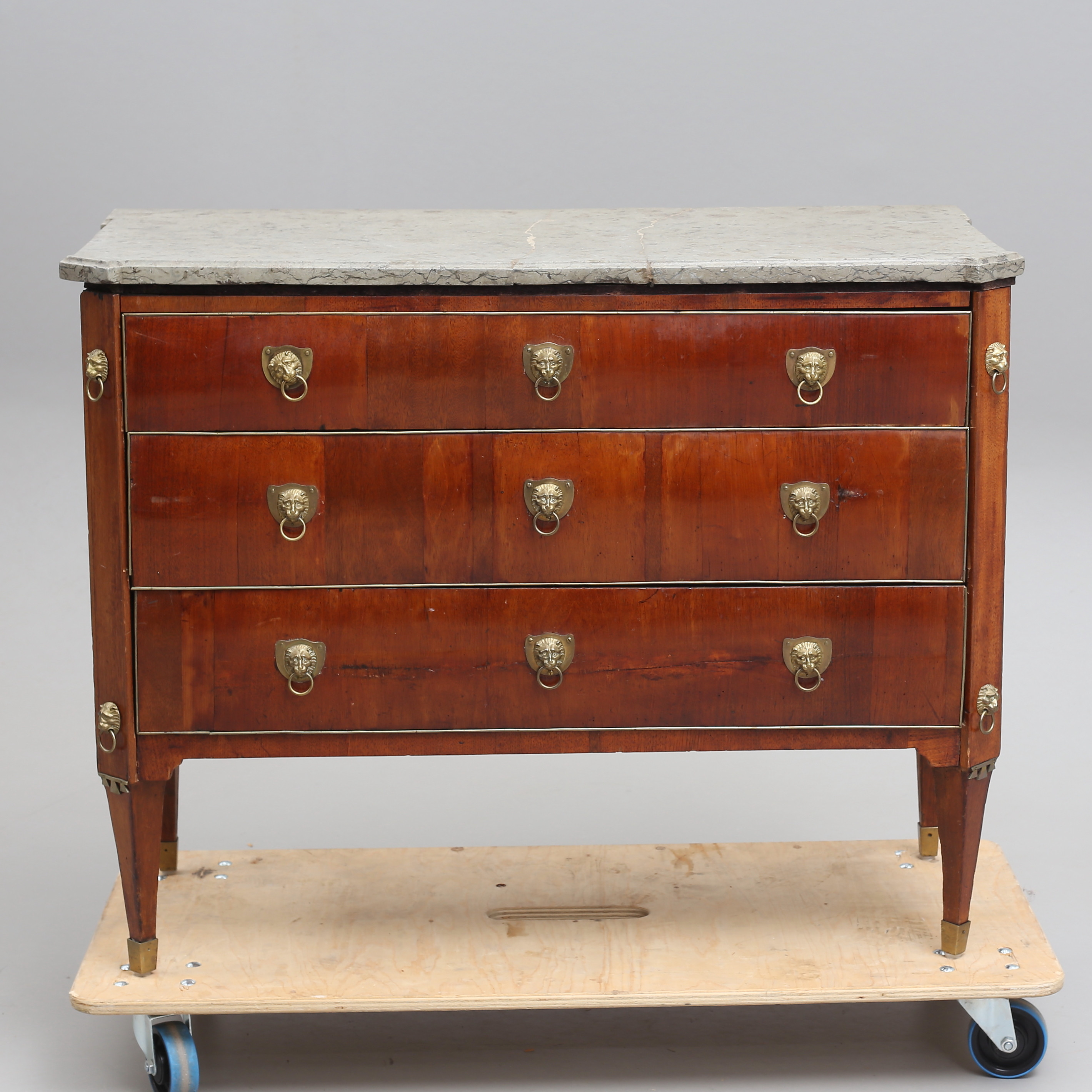 BYRÅ, gustaviansk, 1700-tal.