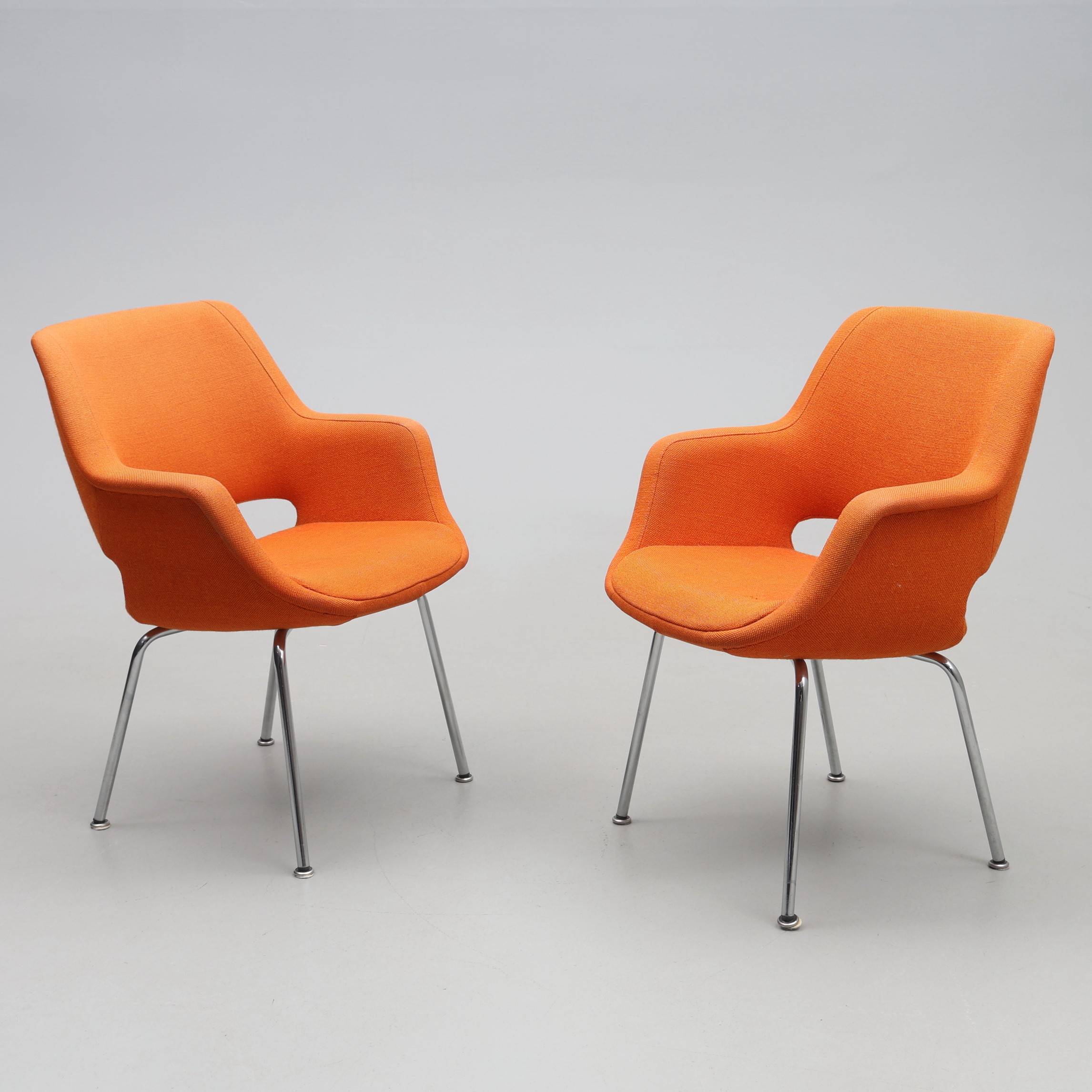 OLLI MANNERMAA. Stolar, 2 st, textil klädsel, kromat underrede, "Super-Kilta", Finnart, Finland.