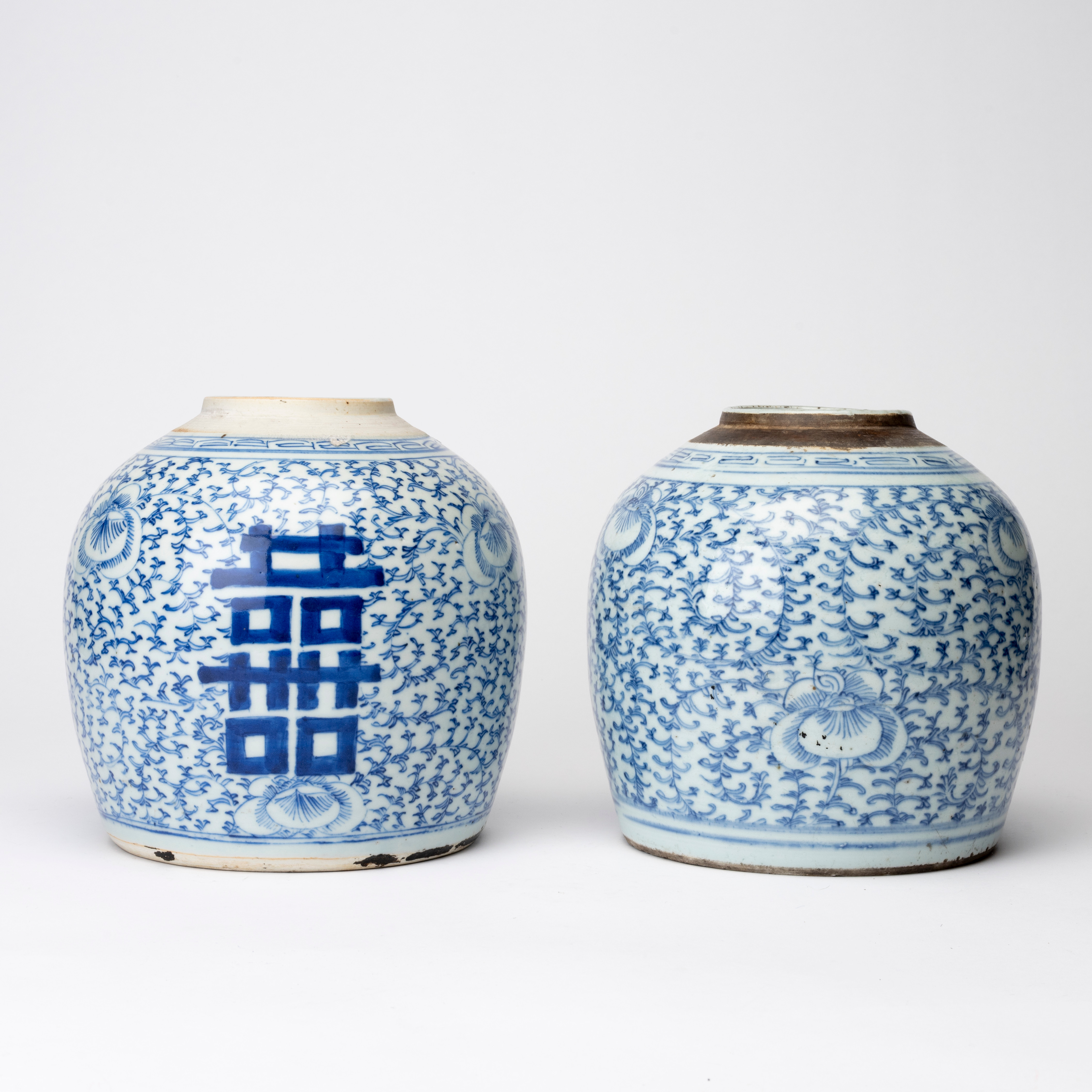 BOJANER, 2 snarlika, porslin, Kina, Qing 1800-tal.