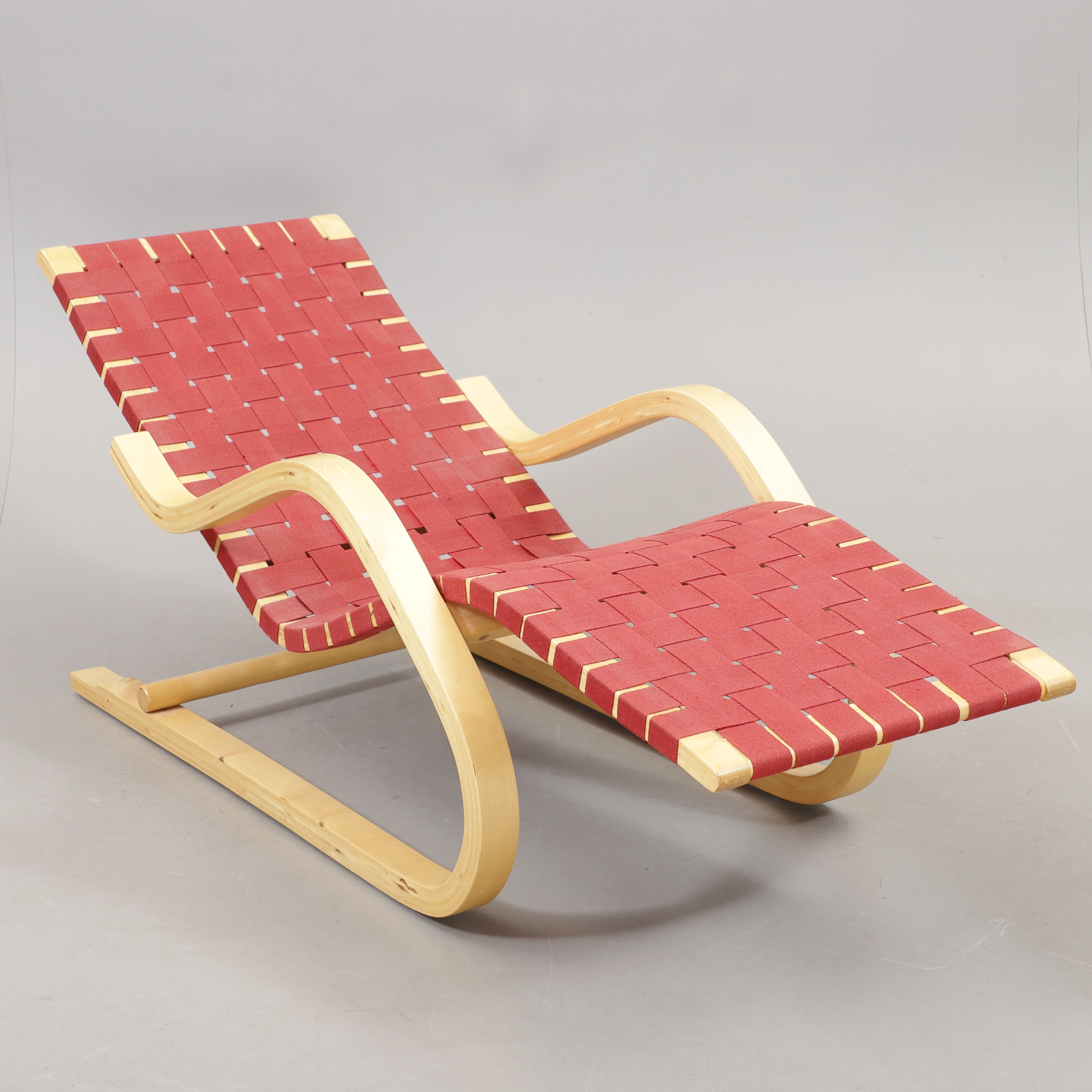 ALVAR AALTO. Vilfåtölj, modell 43, Artek, Finland, 1900-talets andra hälft.