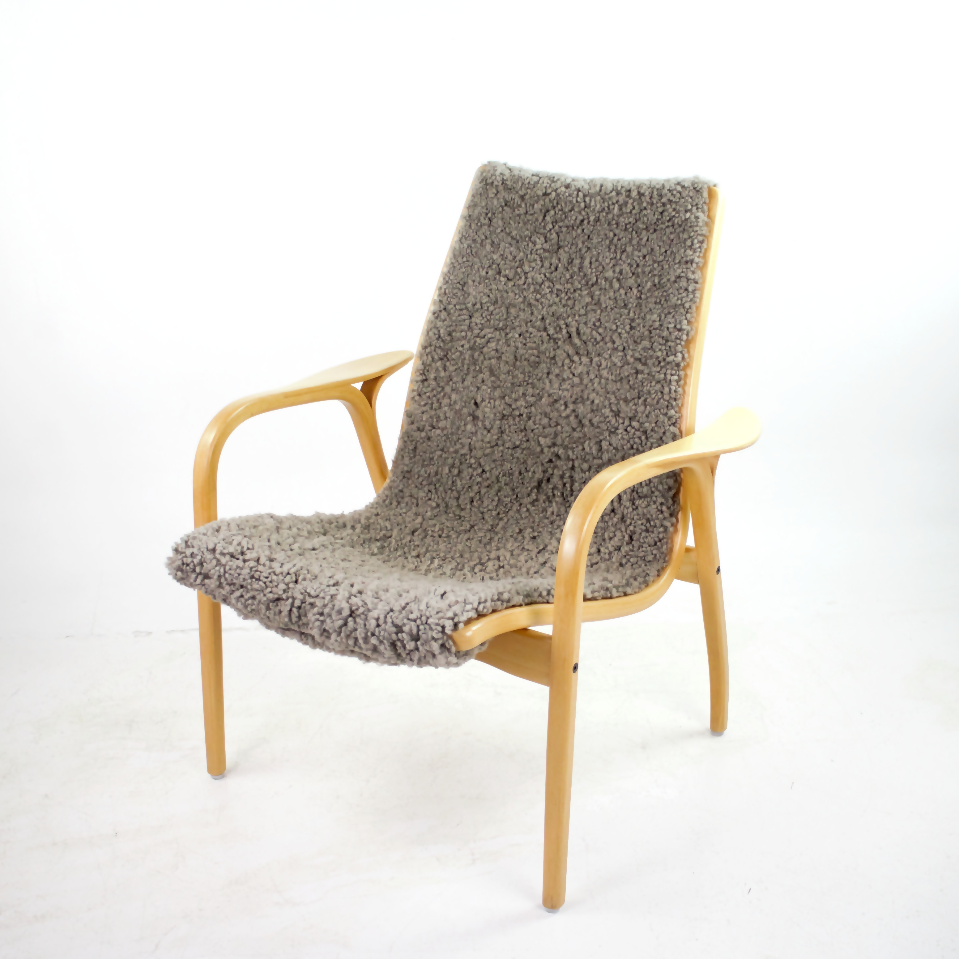 YNGVE EKSTRÖM. Fåtölj, "Laminett", bärväv av canvas, stomme av bok, grå fårskinnsklädsel, brännmärkt Swedese.
