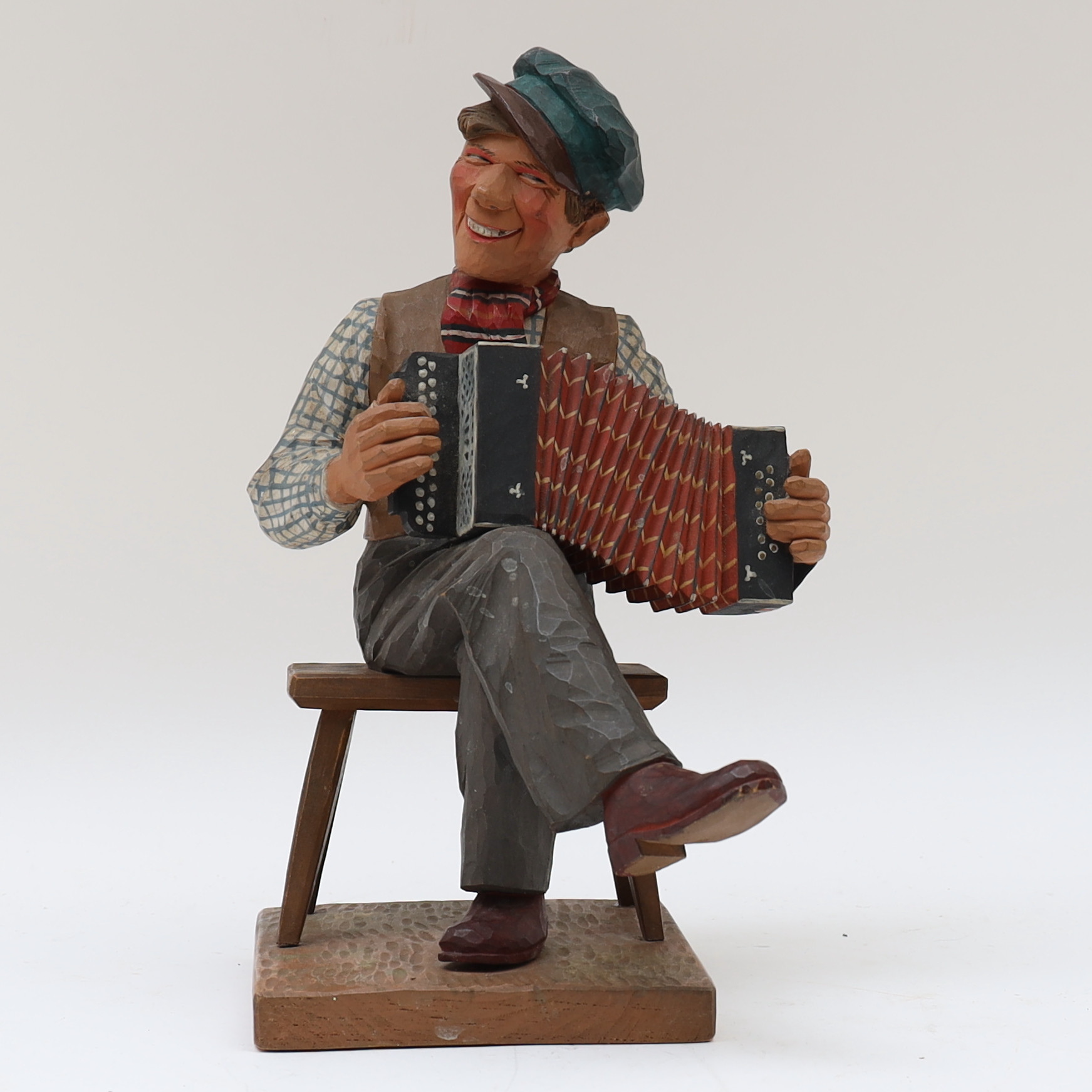 TEO SPANIER. Träfigur, Spelman, signerad och daterad 1942.