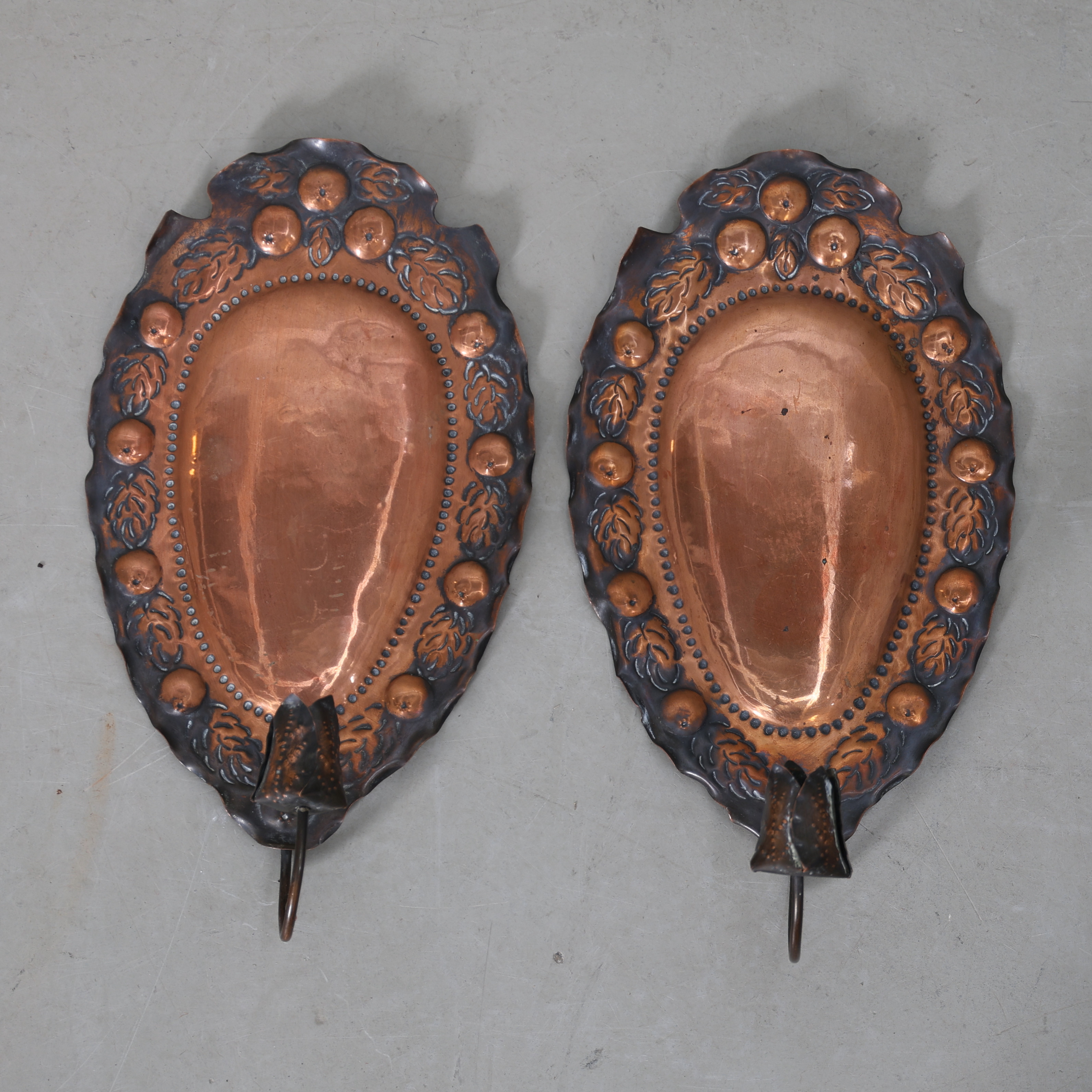 VÄGGLAMPETTER, 1 par, koppar, jugend, 1900-talets början.