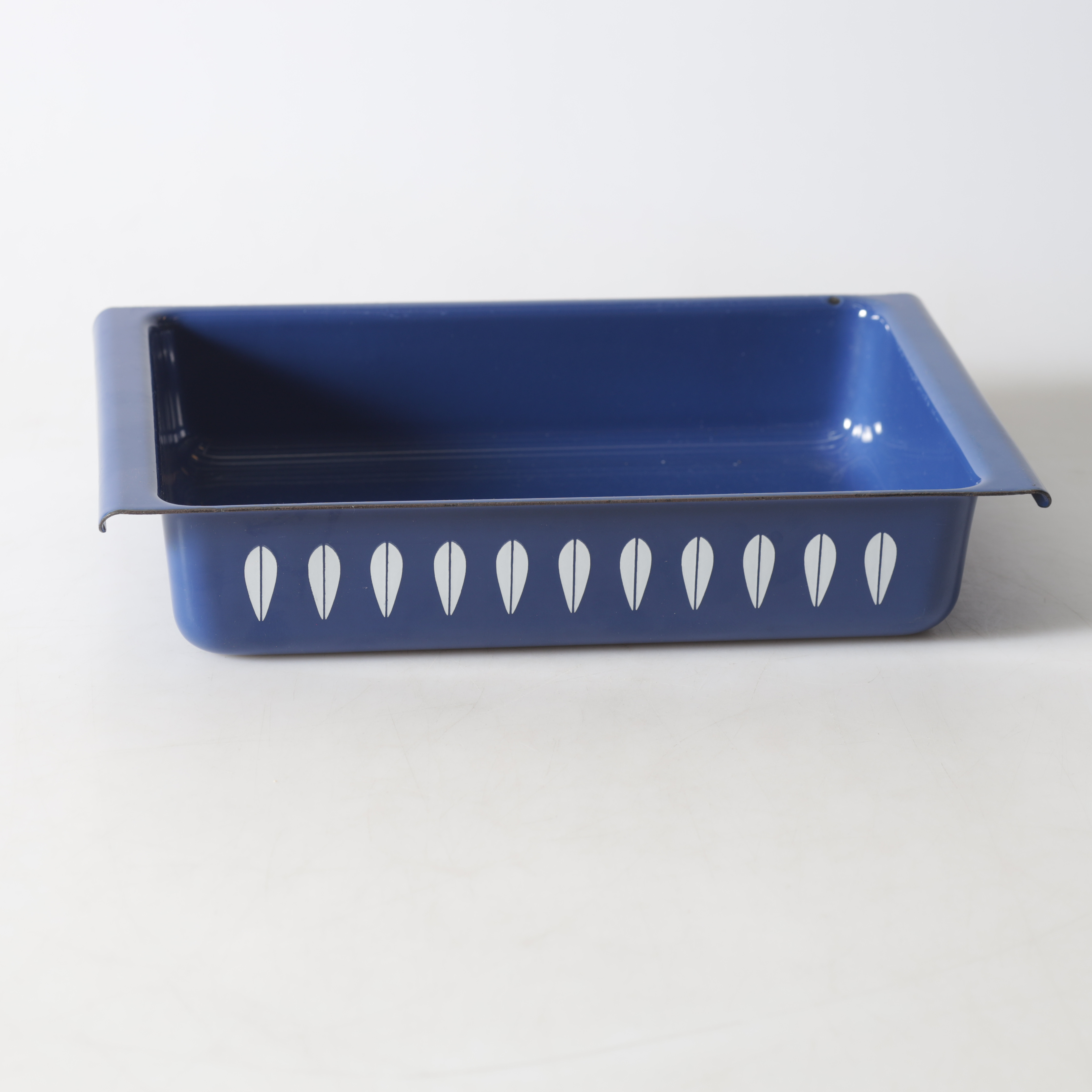 ARNE INGEMANN CLAUSEN. ugnsform, emaljerad metall, "Lotus", Norge.