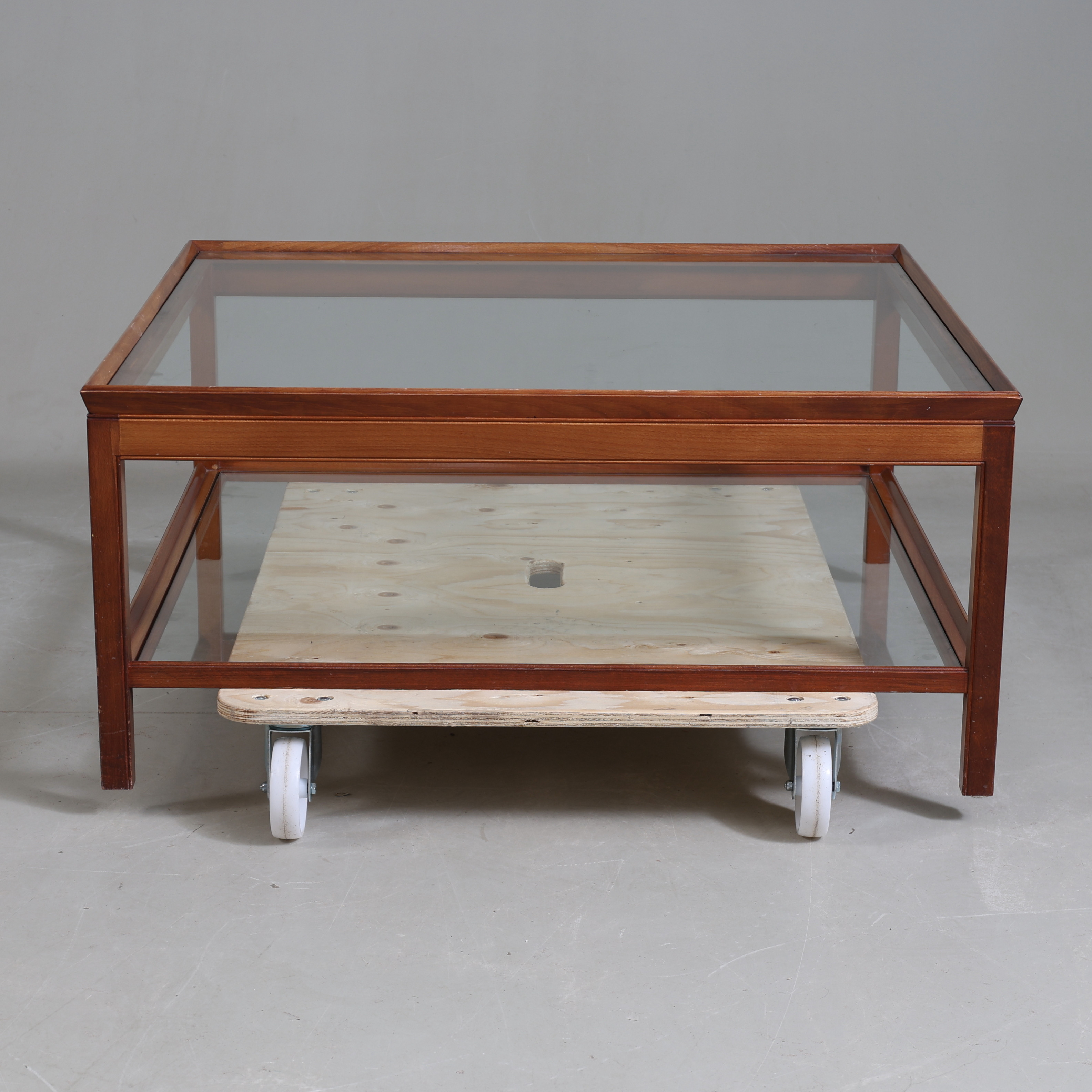 SOFFBORD, mahogny & glasskiva, 1900-tal.