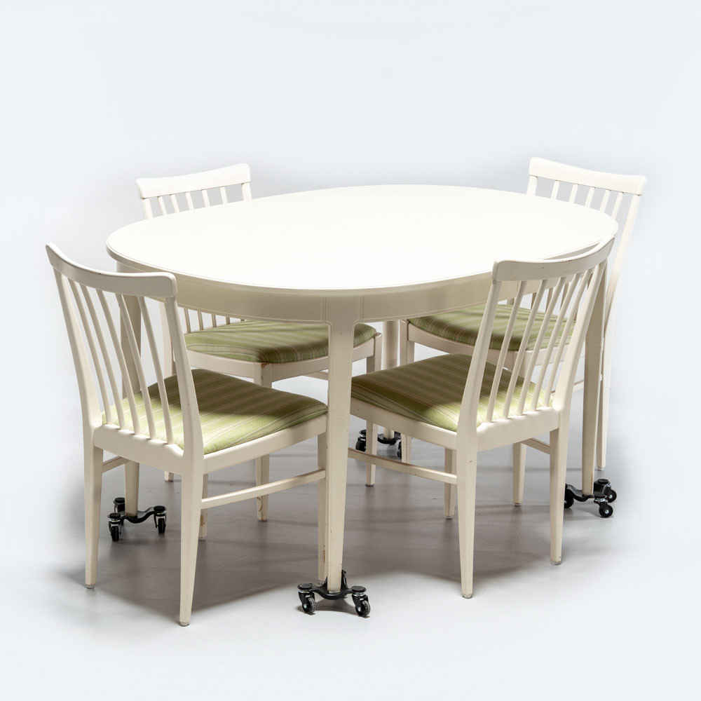 CARL MALMSTEN. Matsalsbord, "Herrgården", Vitlackerat, 7 delar, Bodafors, 1900-tal.