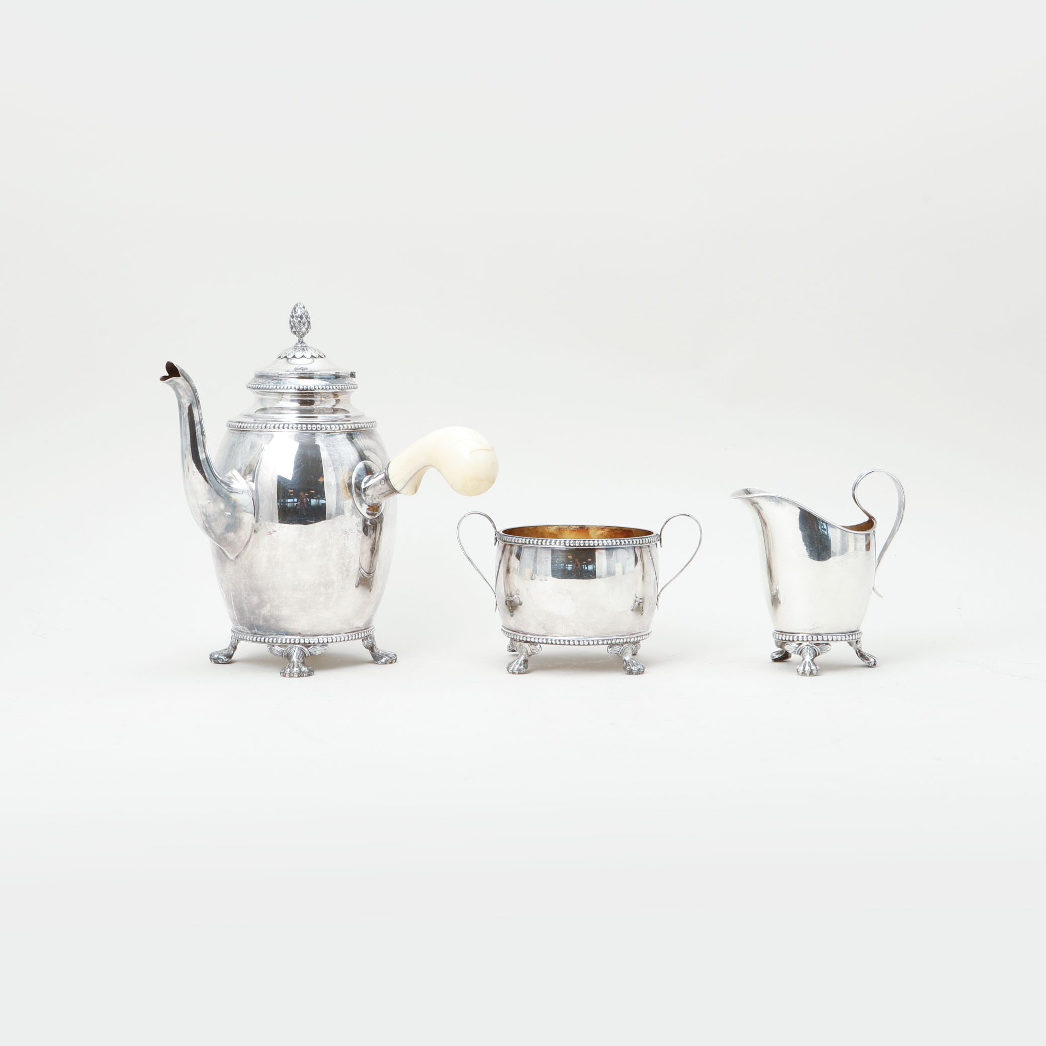 KAFFESERVIS, 3 delar, silver med handtag av ben, GAB Stockholm 1917-19. Totalvikt ca 985 g.