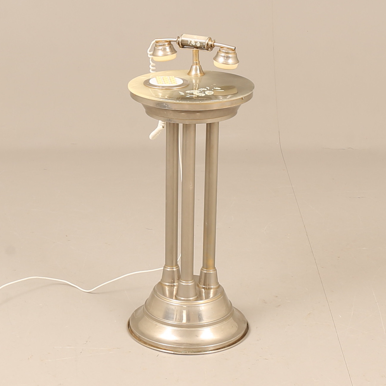 GOLVTELEFON, metall och onyx, 1900-talets mitt, Italien.