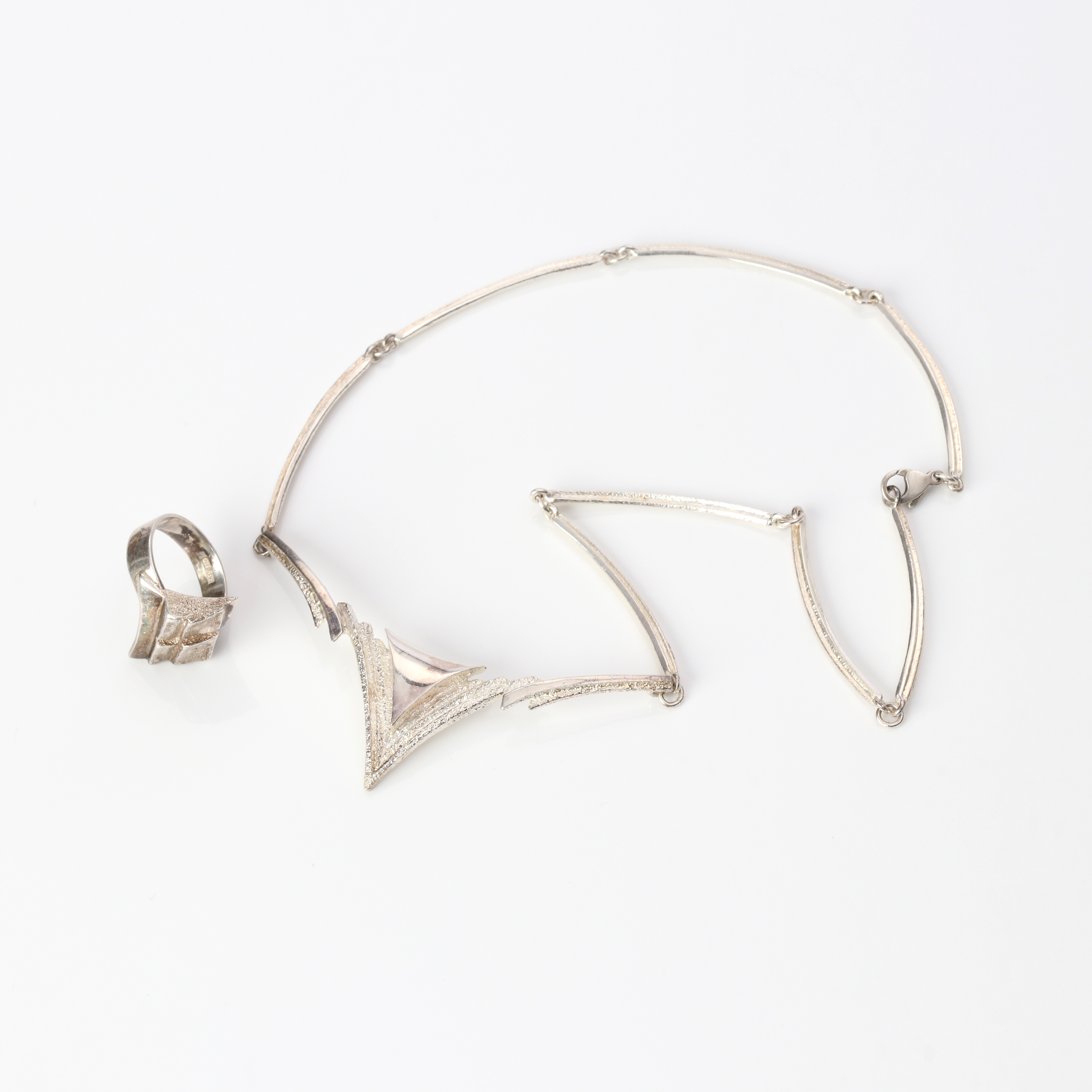 RIITTA HAKALA, HALSSMYCKE. Silver.