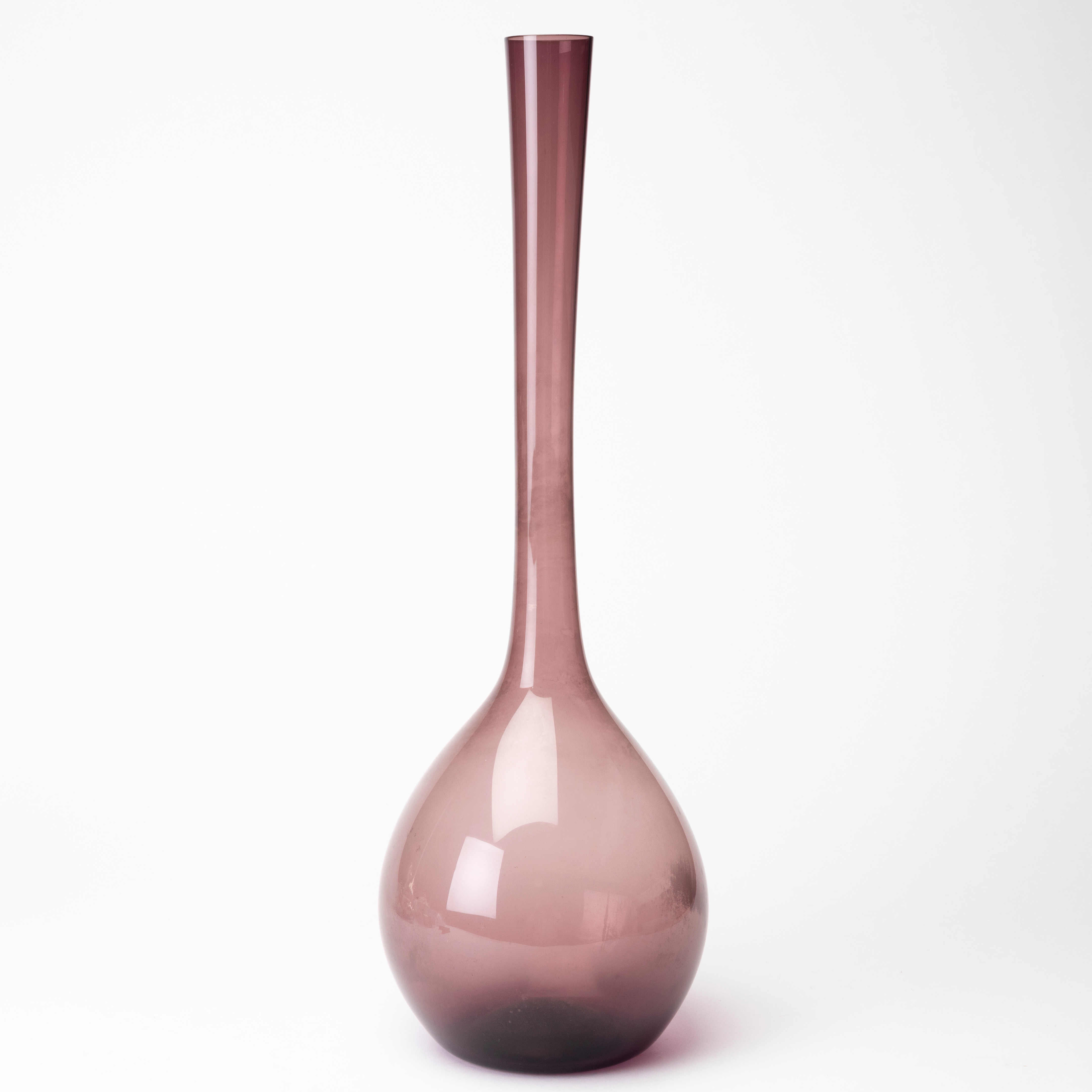 BULBVAS, violett glasmassa, osignerad, 1950/60-tal.