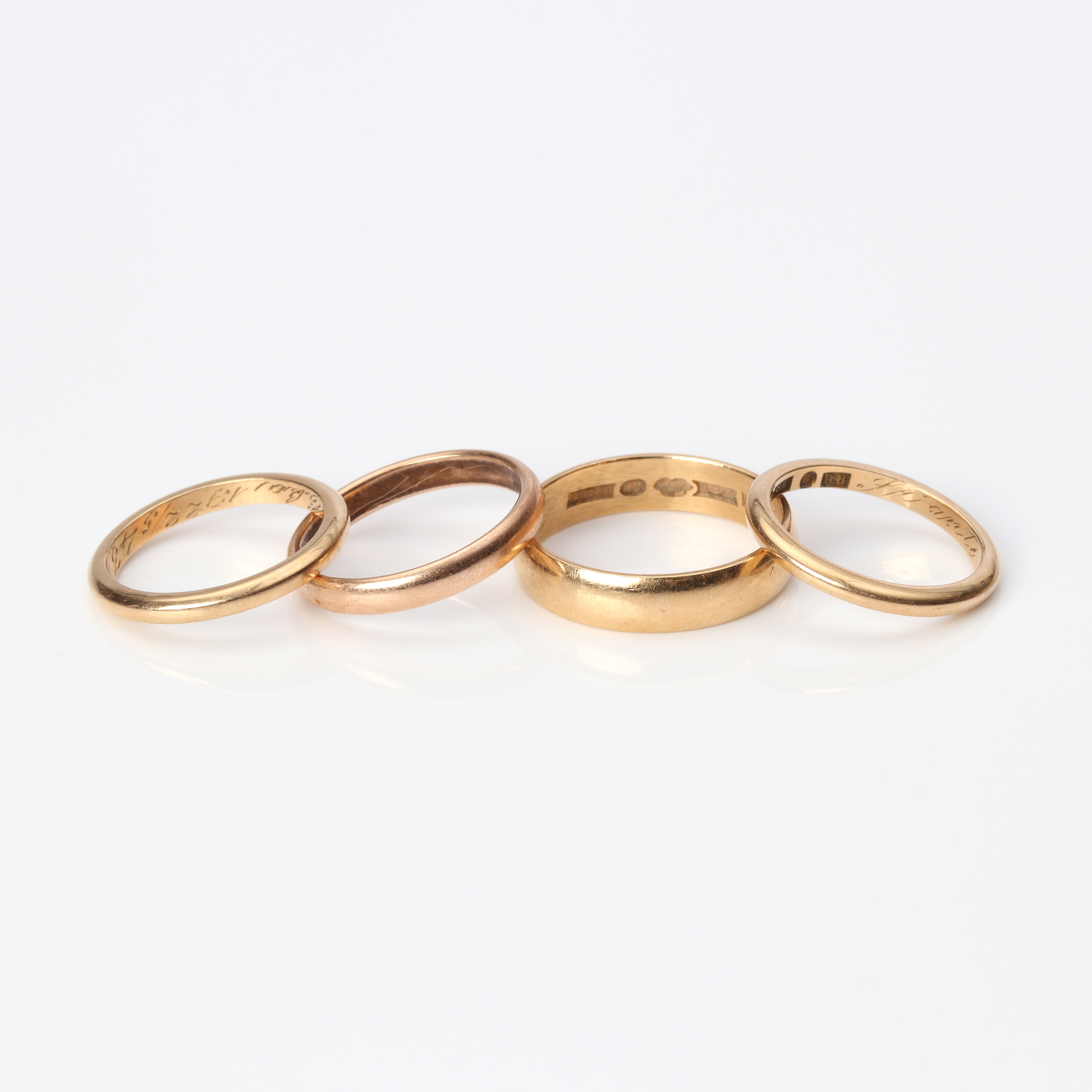 GULDRINGAR, FYRA ST. 14k och 18k guld.