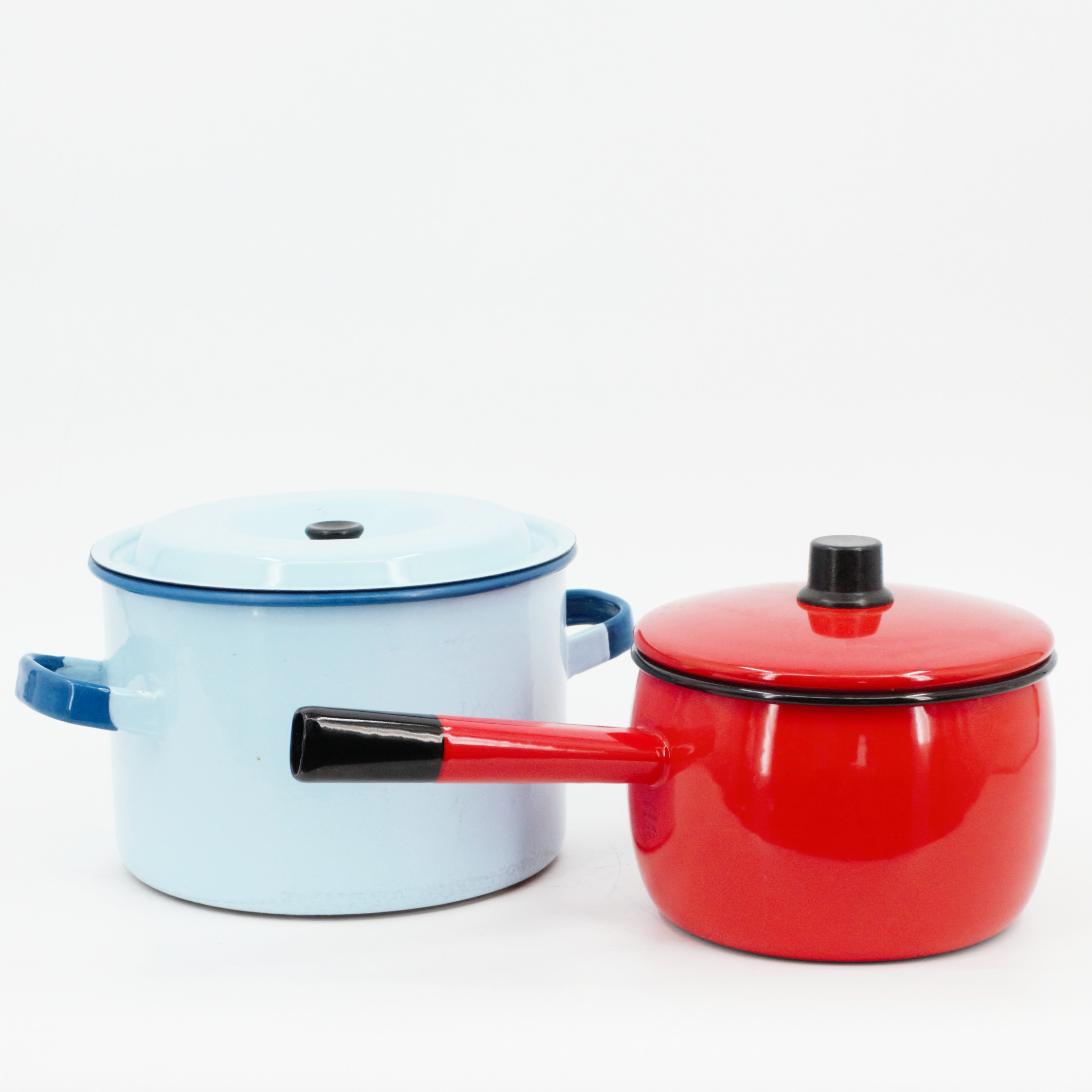 GRYTOR med lock, 2 st, ljusblå resp. röd emalj, Kockums, 1900-tal.