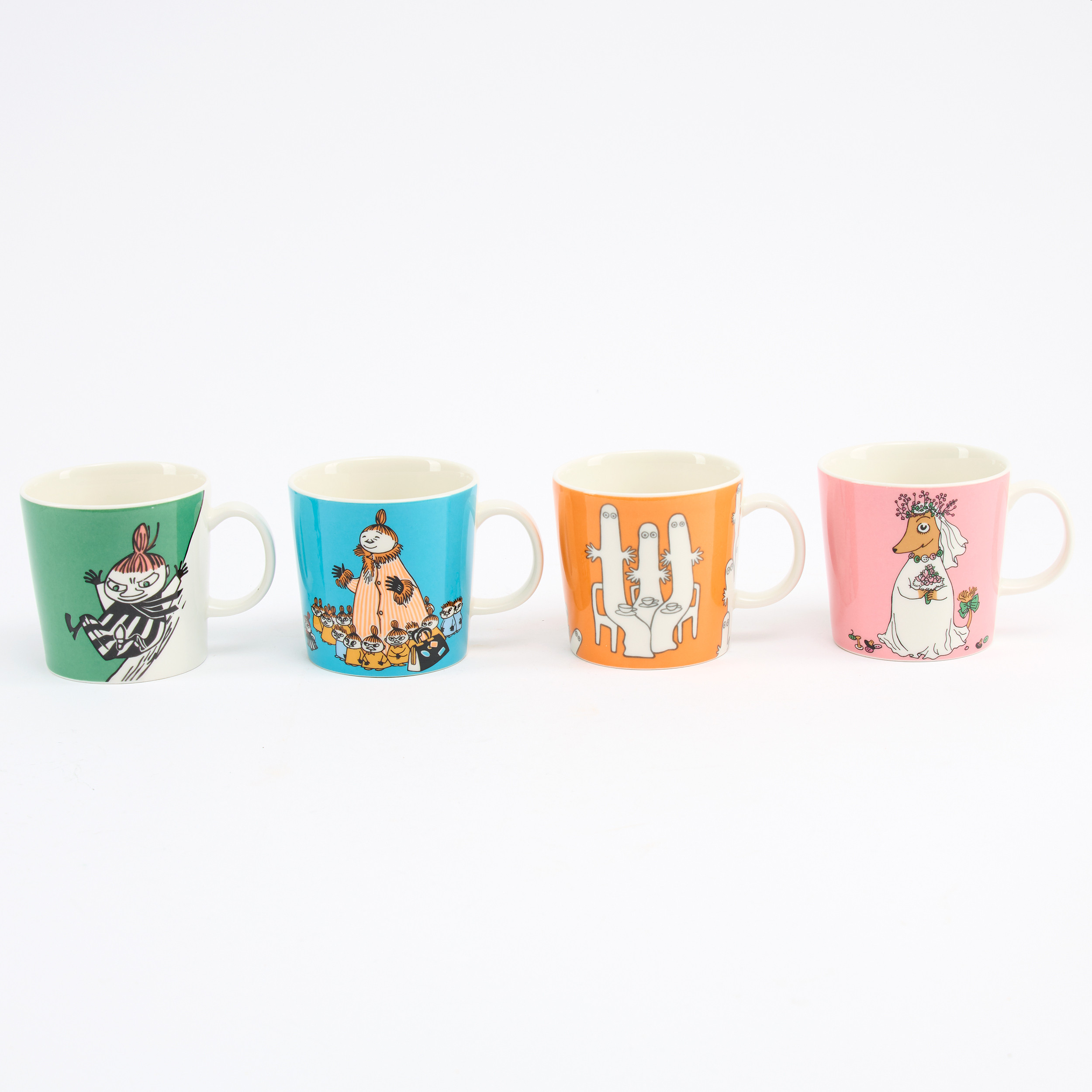 MUMINMUGGAR, 4 stycken, "Hattifnattarna", "Mymlans mamma", "Såsdjuret", "Lilla My glider". Arabia. Porslin.