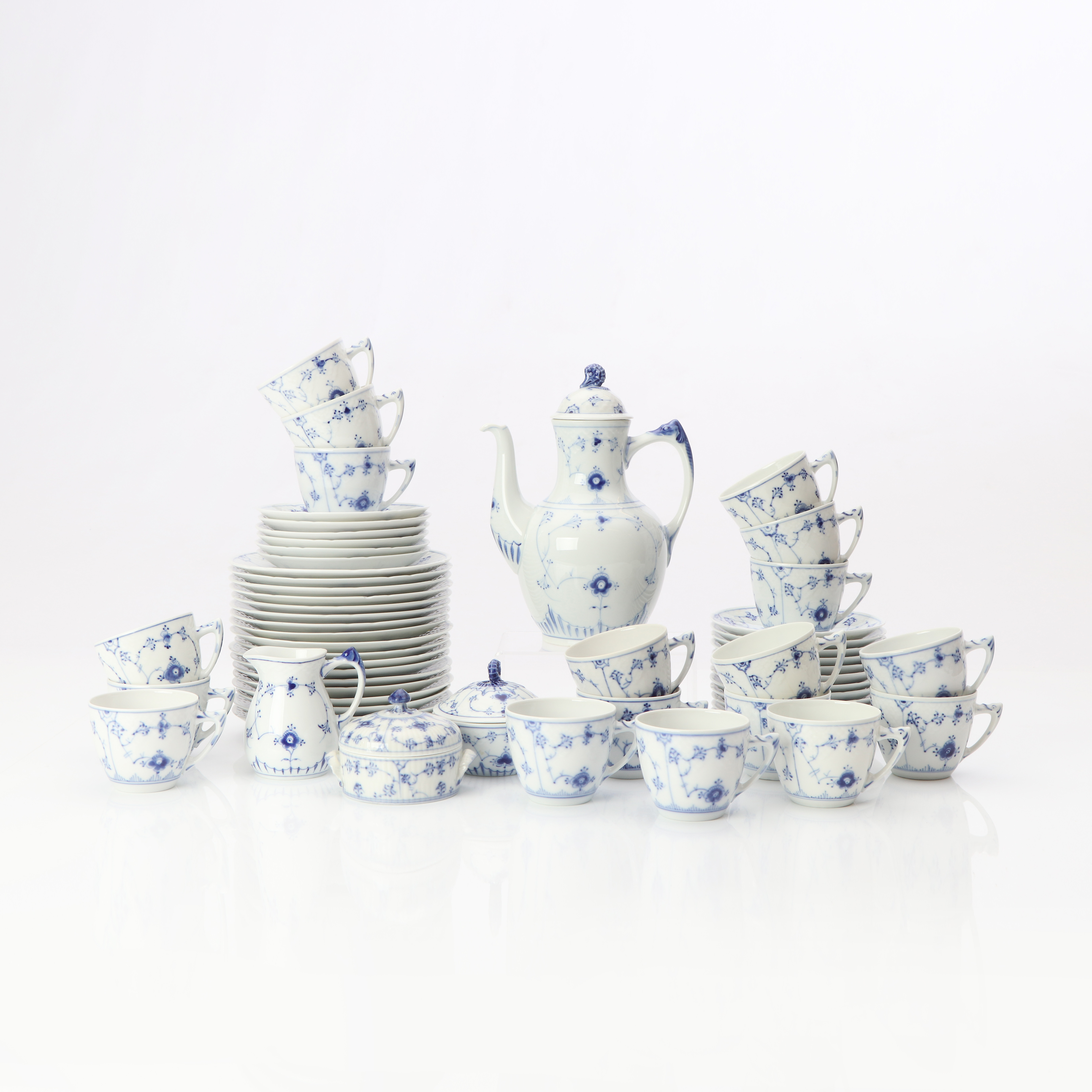 BING & GRÖNDAHL, KAFFESERVIS, 39 DELAR. Porslin. "Blåmalet".
