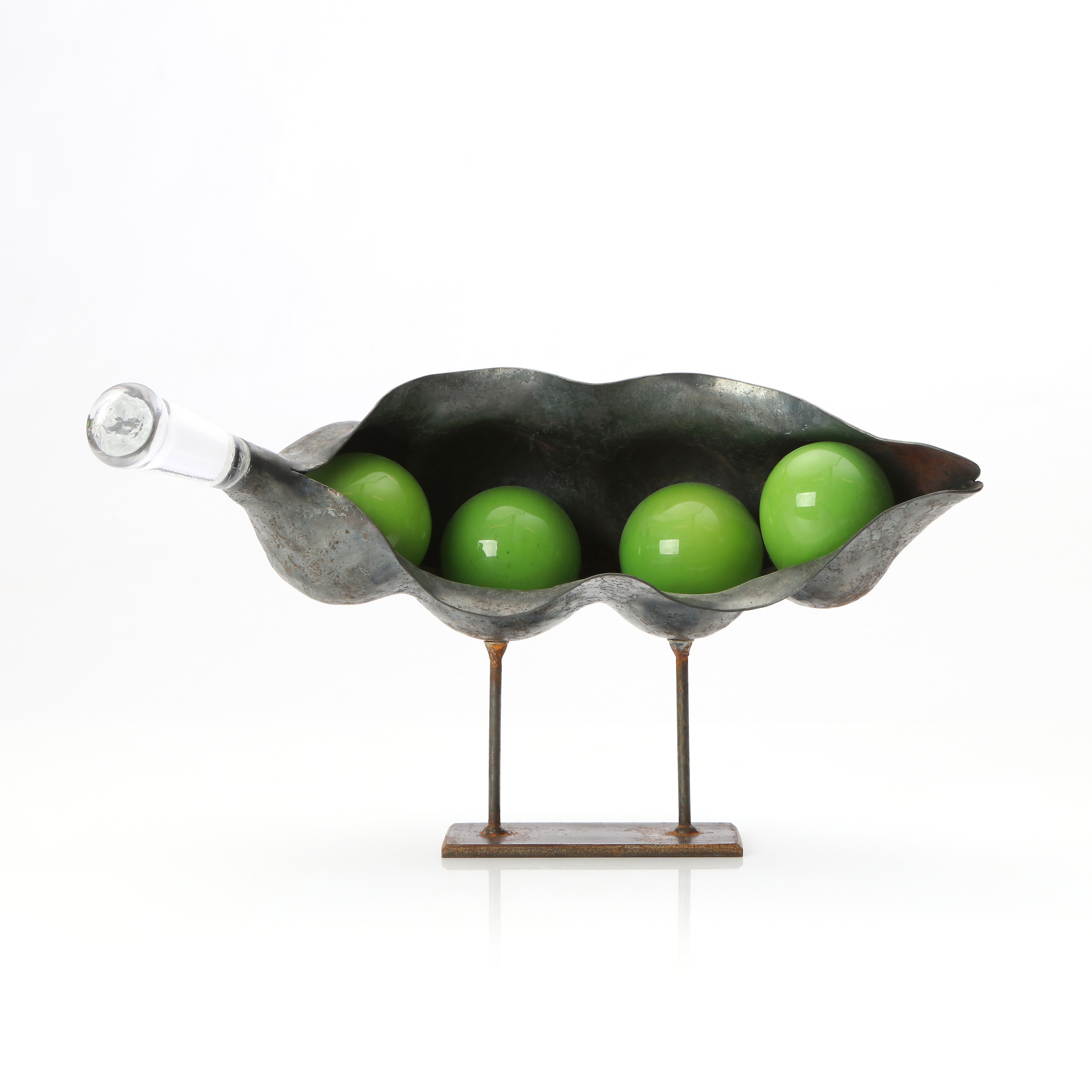 ELNA JOLOM. SKULPTUR. Smide och glas. I form av ärtskida. Osignerad.